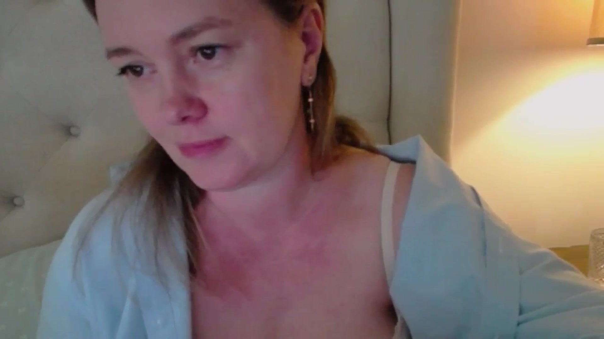 Gallery image thumbnail from J0llye's myfreecams stream on, 05/21/2025, 16:26 image 15 of 20