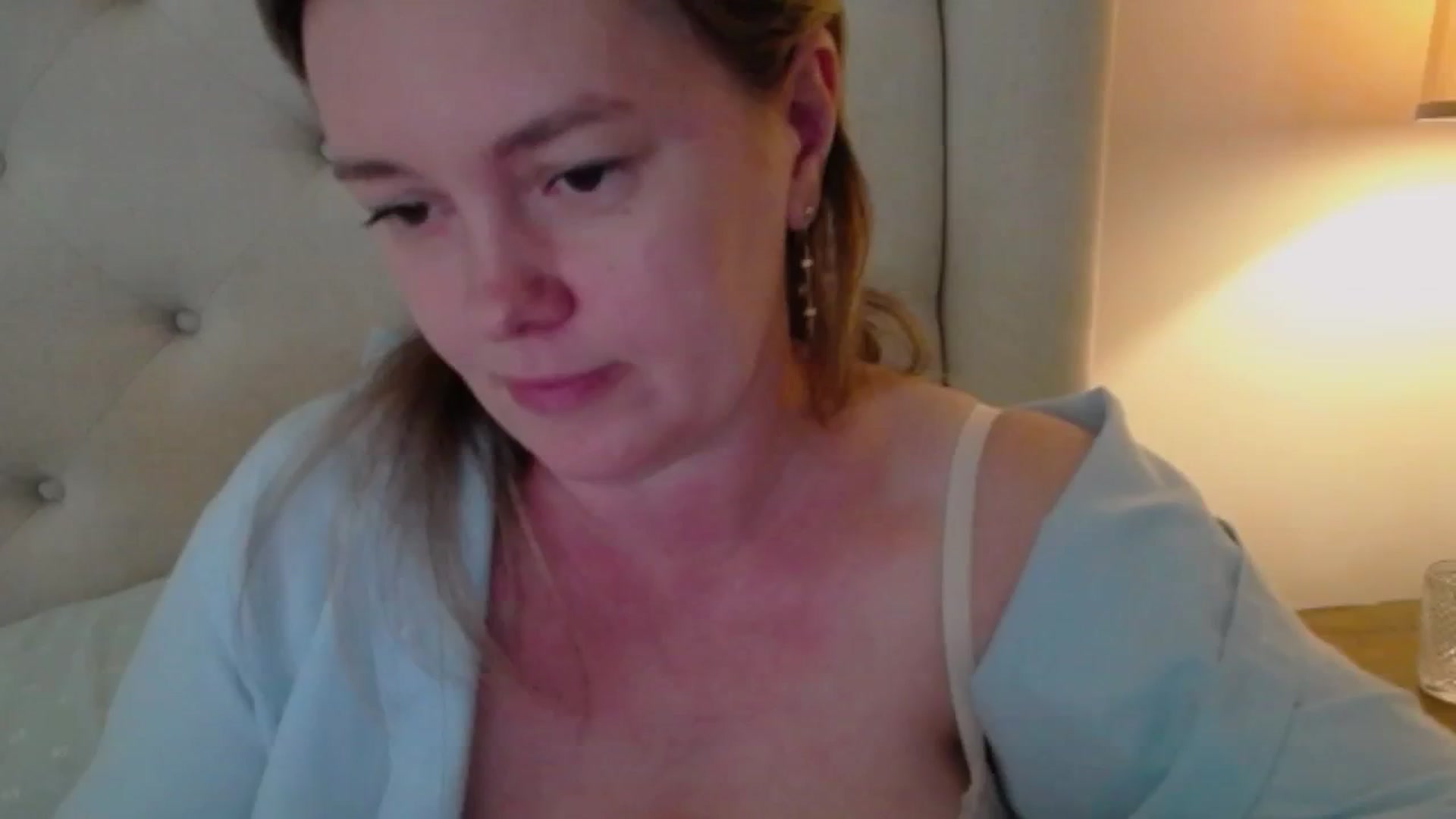 Gallery image thumbnail from J0llye's myfreecams stream on, 05/21/2025, 16:26 image 11 of 20