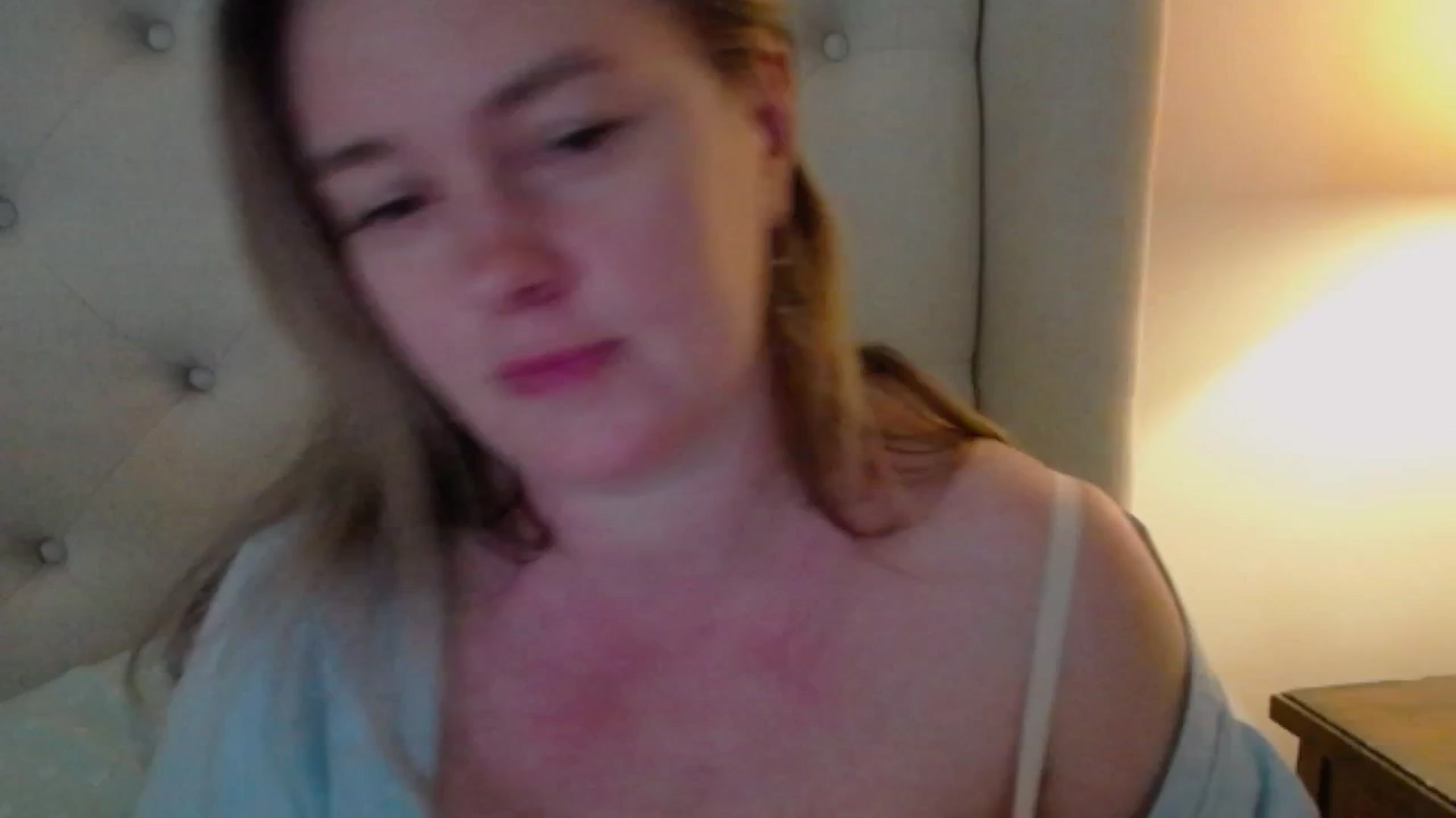 Gallery image thumbnail from J0llye's myfreecams stream on, 05/21/2025, 20:01 image 19 of 20