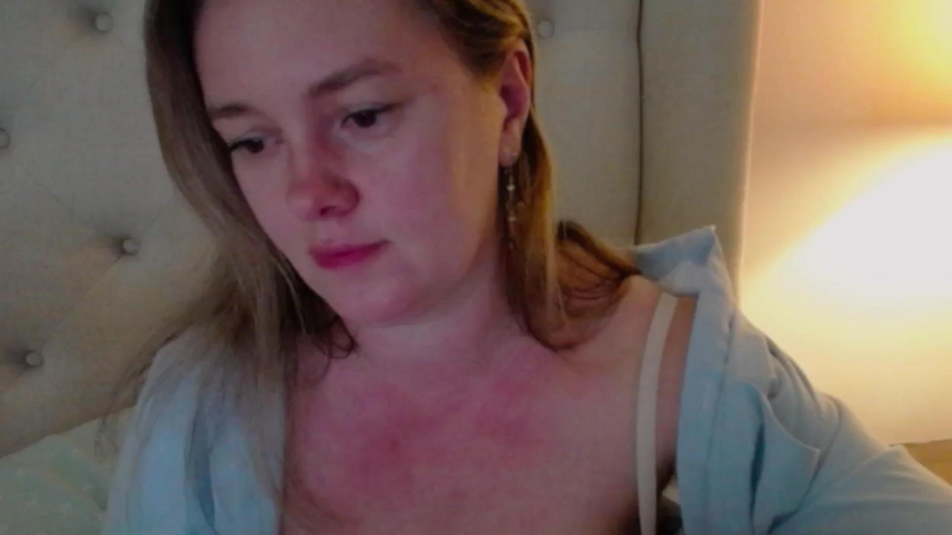 Gallery image thumbnail from J0llye's myfreecams stream on, 05/21/2025, 20:01 image 18 of 20