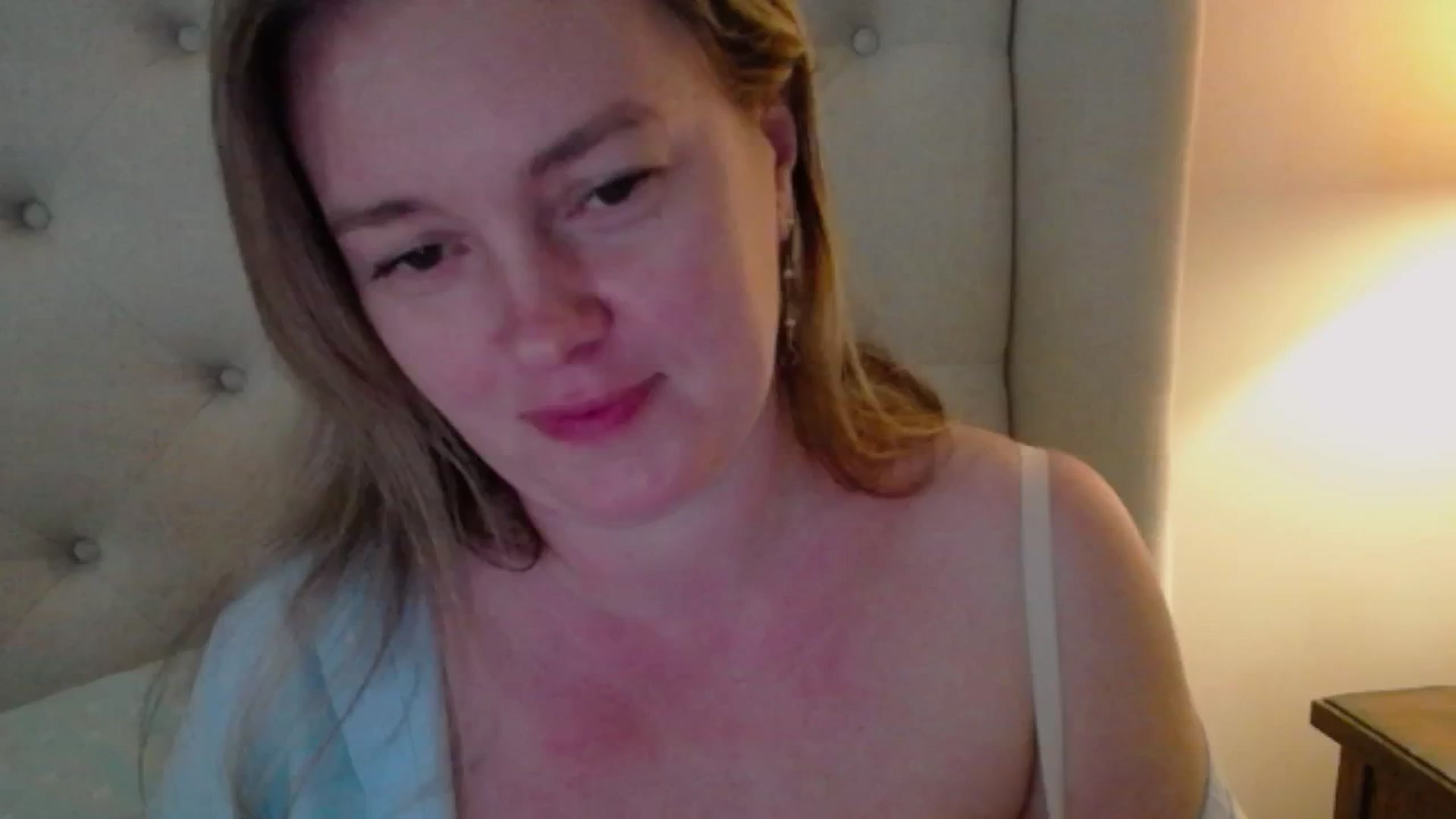 Gallery image thumbnail from J0llye's myfreecams stream on, 05/21/2025, 20:01 image 5 of 20