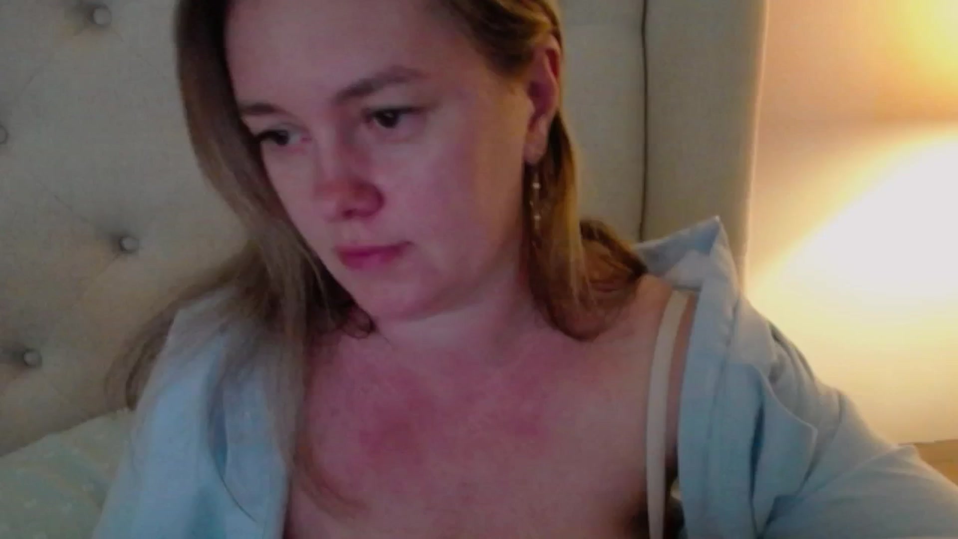 Gallery image thumbnail from J0llye's myfreecams stream on, 05/21/2025, 20:01 image 16 of 20