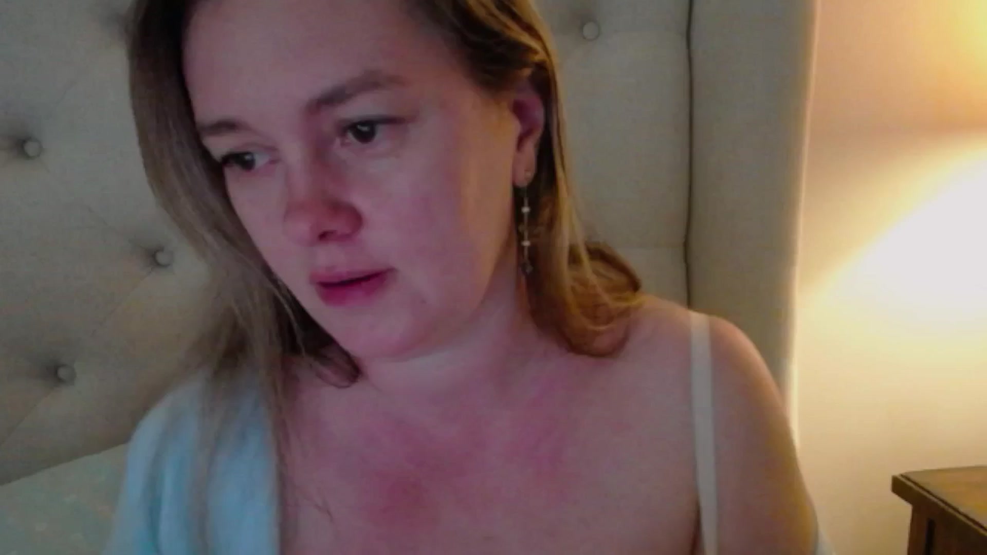 Gallery image thumbnail from J0llye's myfreecams stream on, 05/21/2025, 20:01 image 10 of 20