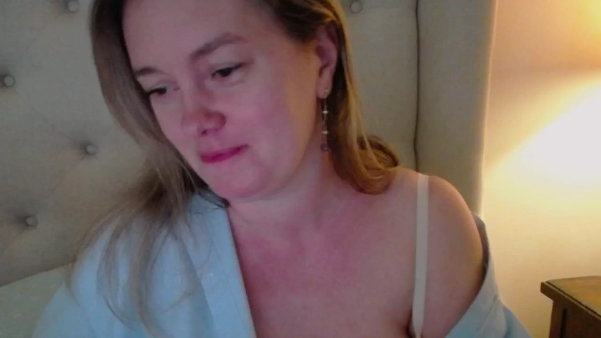 Gallery image thumbnail from J0llye's myfreecams stream on, 05/21/2025, 20:01 image 3 of 20