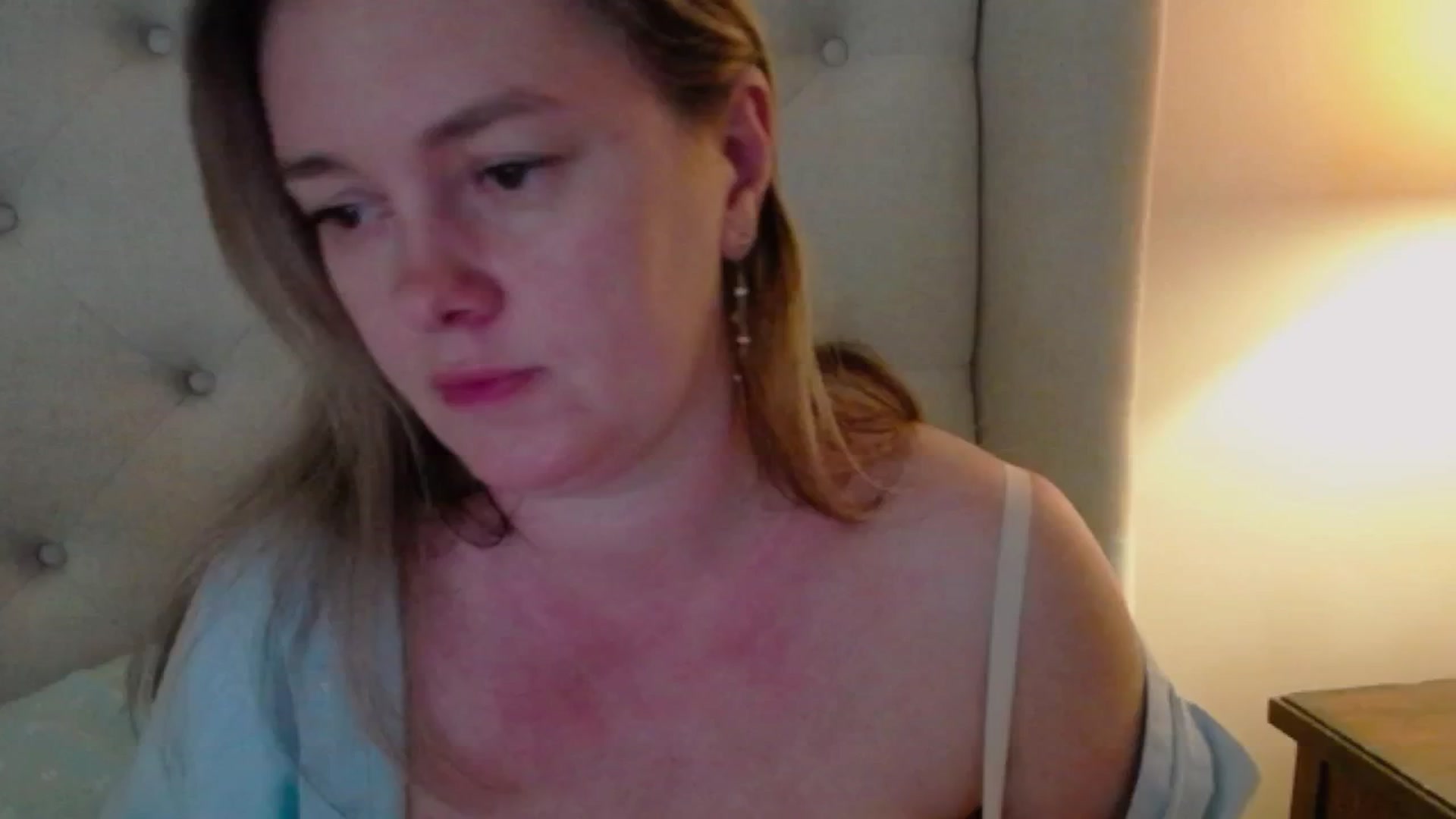 Gallery image thumbnail from J0llye's myfreecams stream on, 05/21/2025, 20:01 image 15 of 20