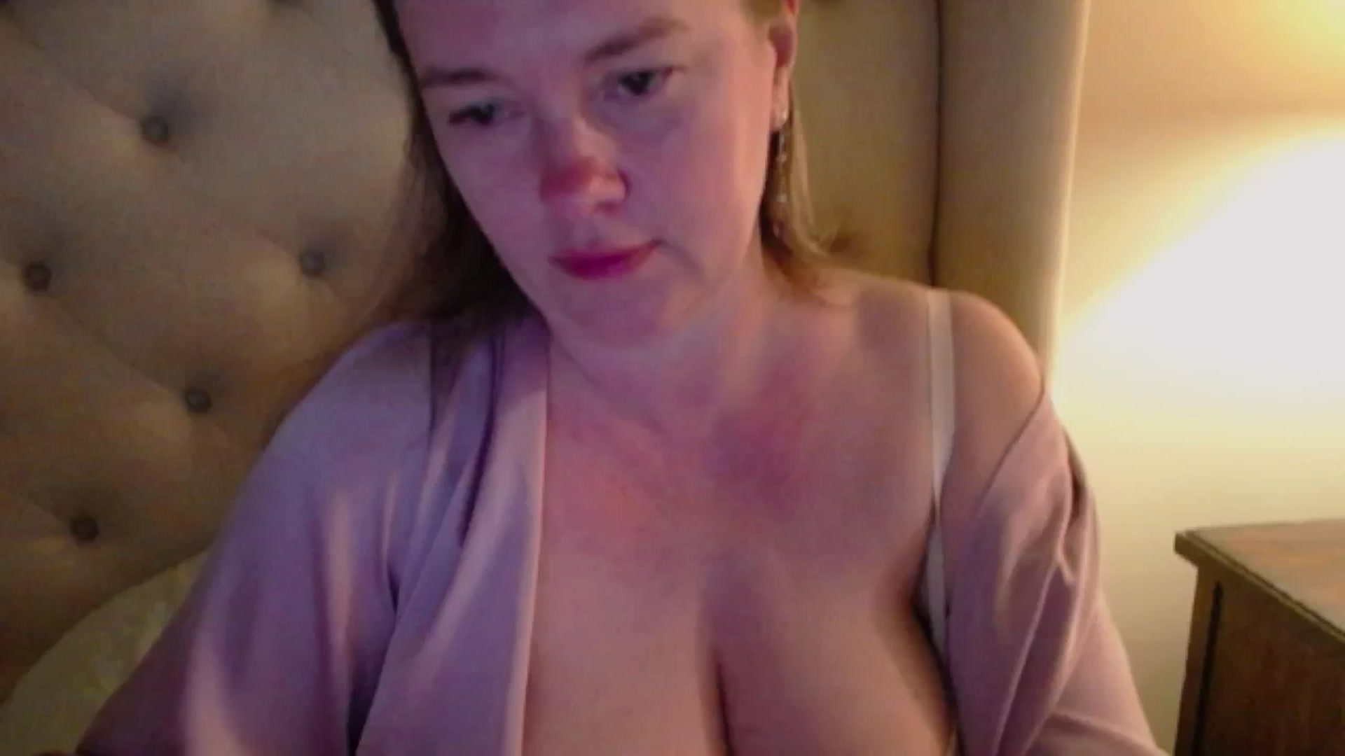 Gallery image thumbnail from J0llye's myfreecams stream on, 05/26/2025, 04:16 image 11 of 20