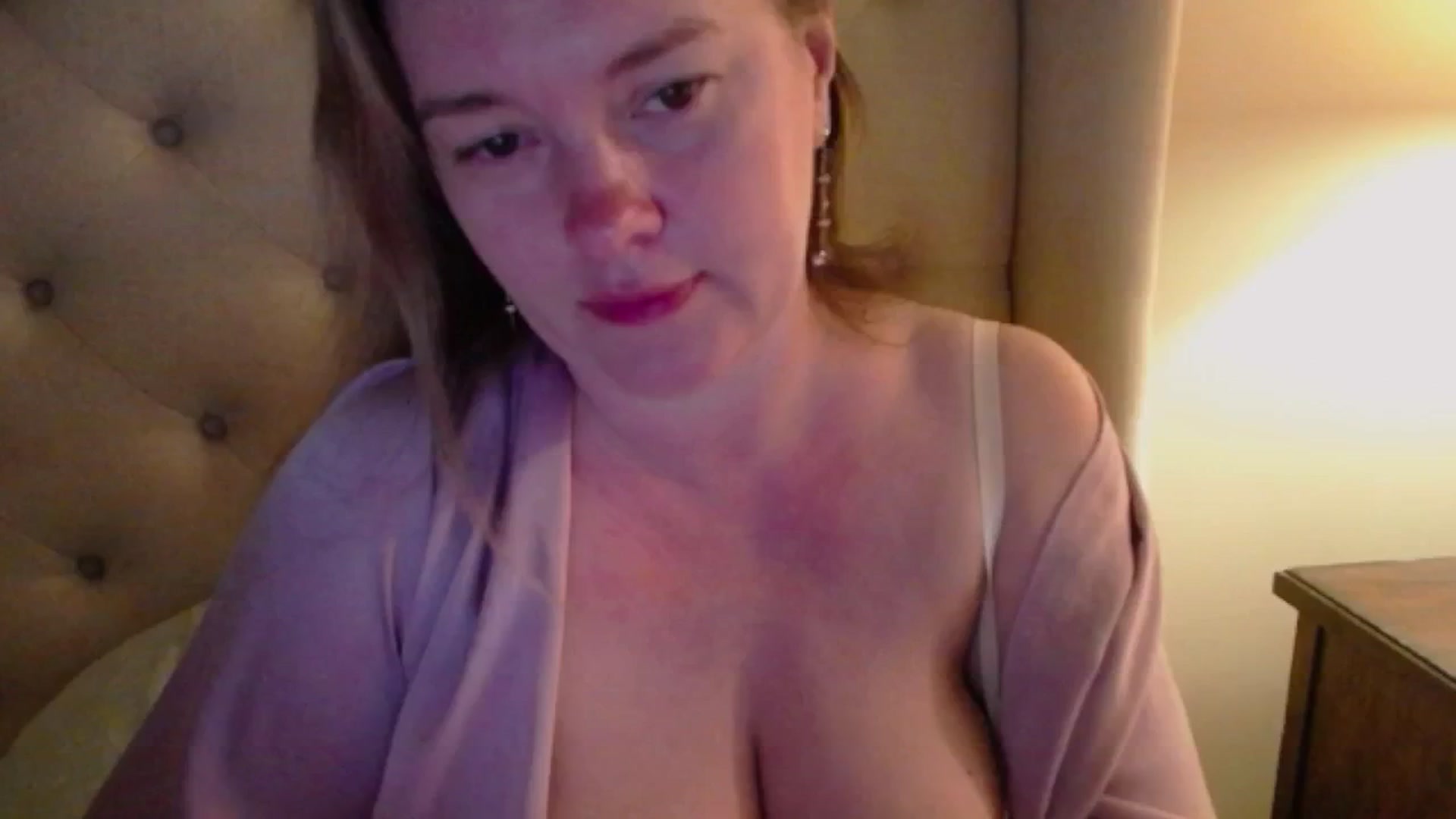 Gallery image thumbnail from J0llye's myfreecams stream on, 05/26/2025, 04:16 image 6 of 20