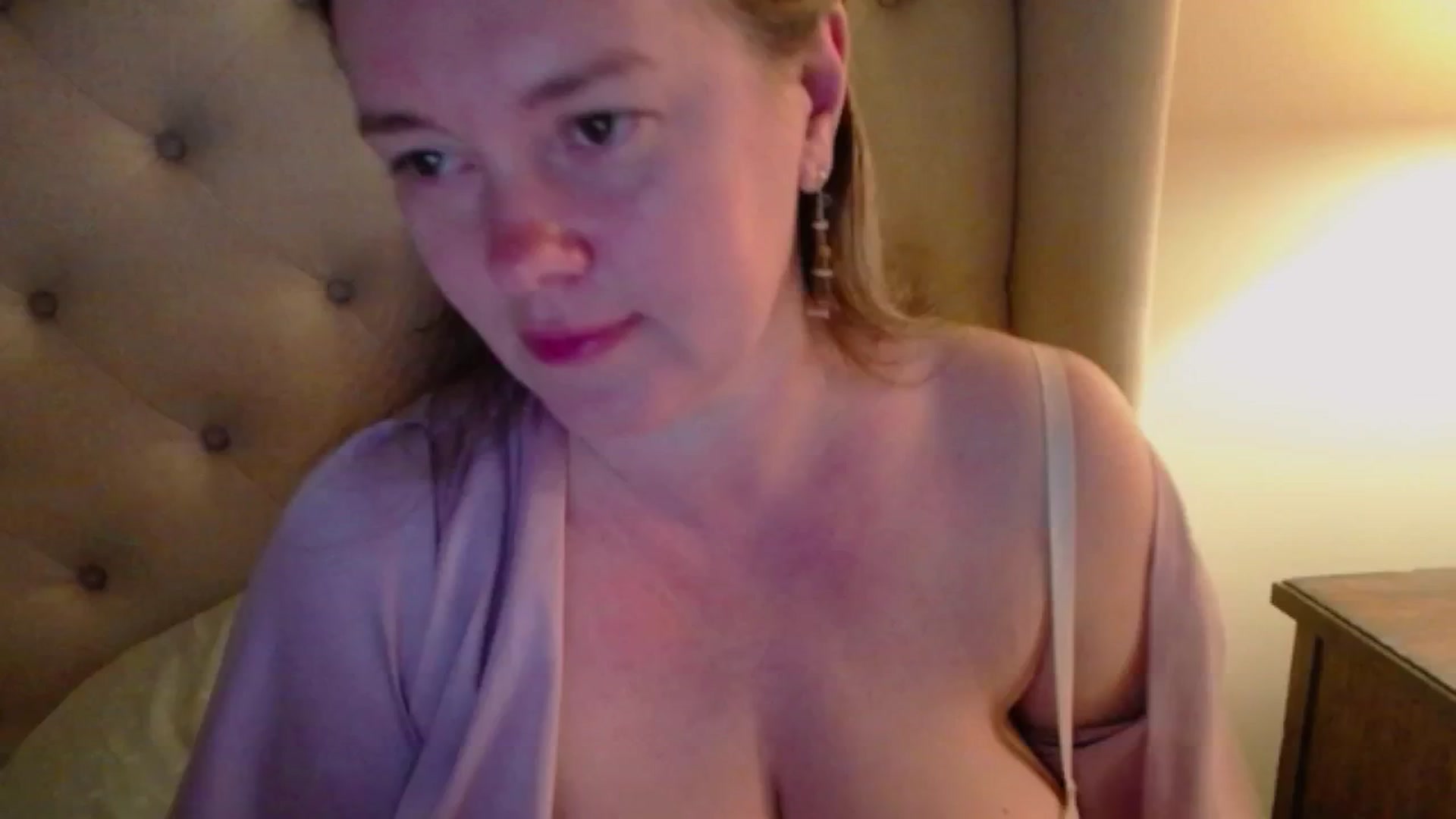 Gallery image thumbnail from J0llye's myfreecams stream on, 05/26/2025, 04:16 image 18 of 20