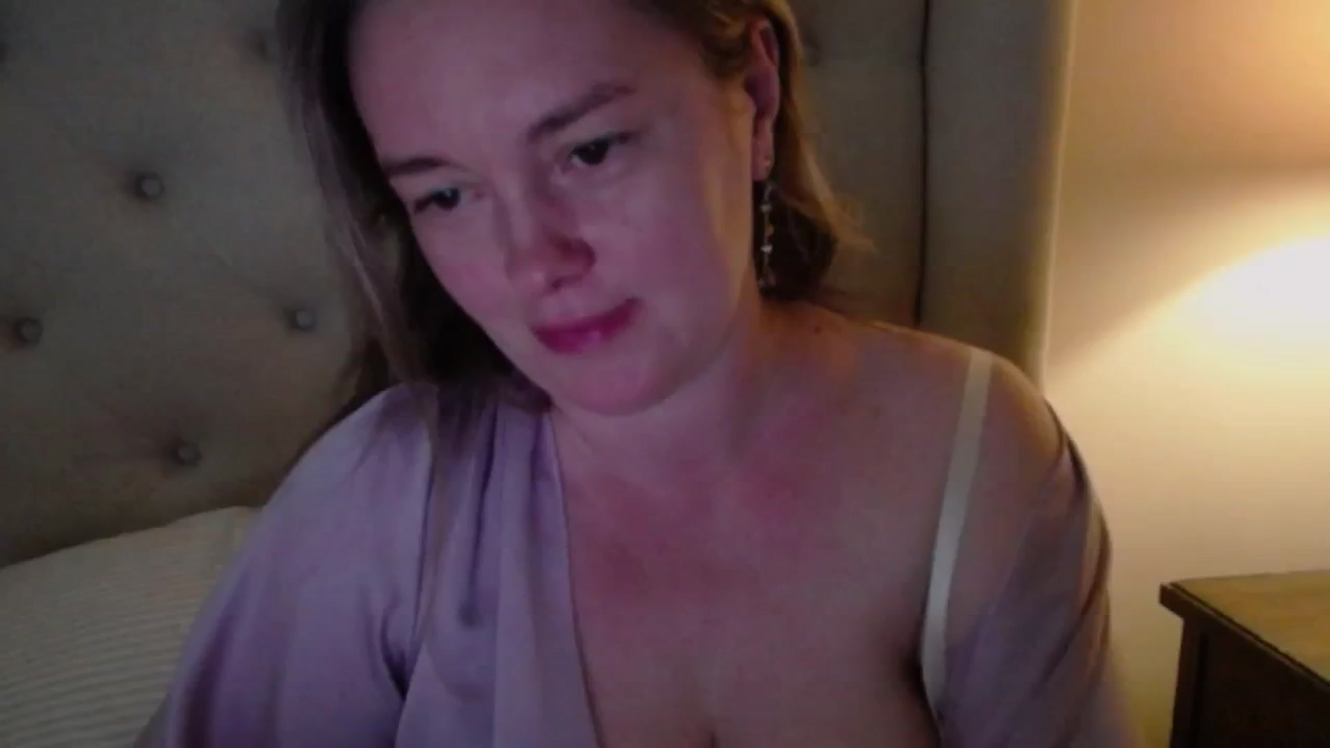 Gallery image thumbnail from J0llye's myfreecams stream on, 05/28/2025, 16:51 image 15 of 20