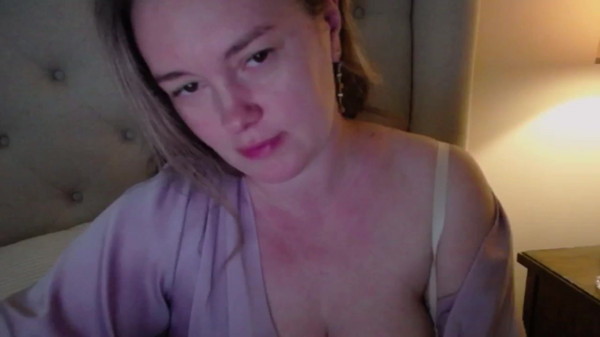 Gallery image thumbnail from J0llye's myfreecams stream on, 05/28/2025, 16:51 image 6 of 20