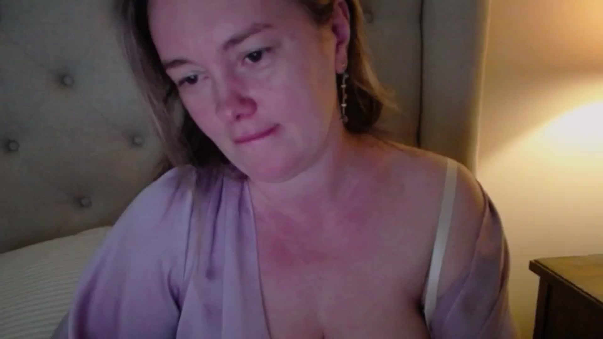 Gallery image thumbnail from J0llye's myfreecams stream on, 05/28/2025, 16:51 image 16 of 20
