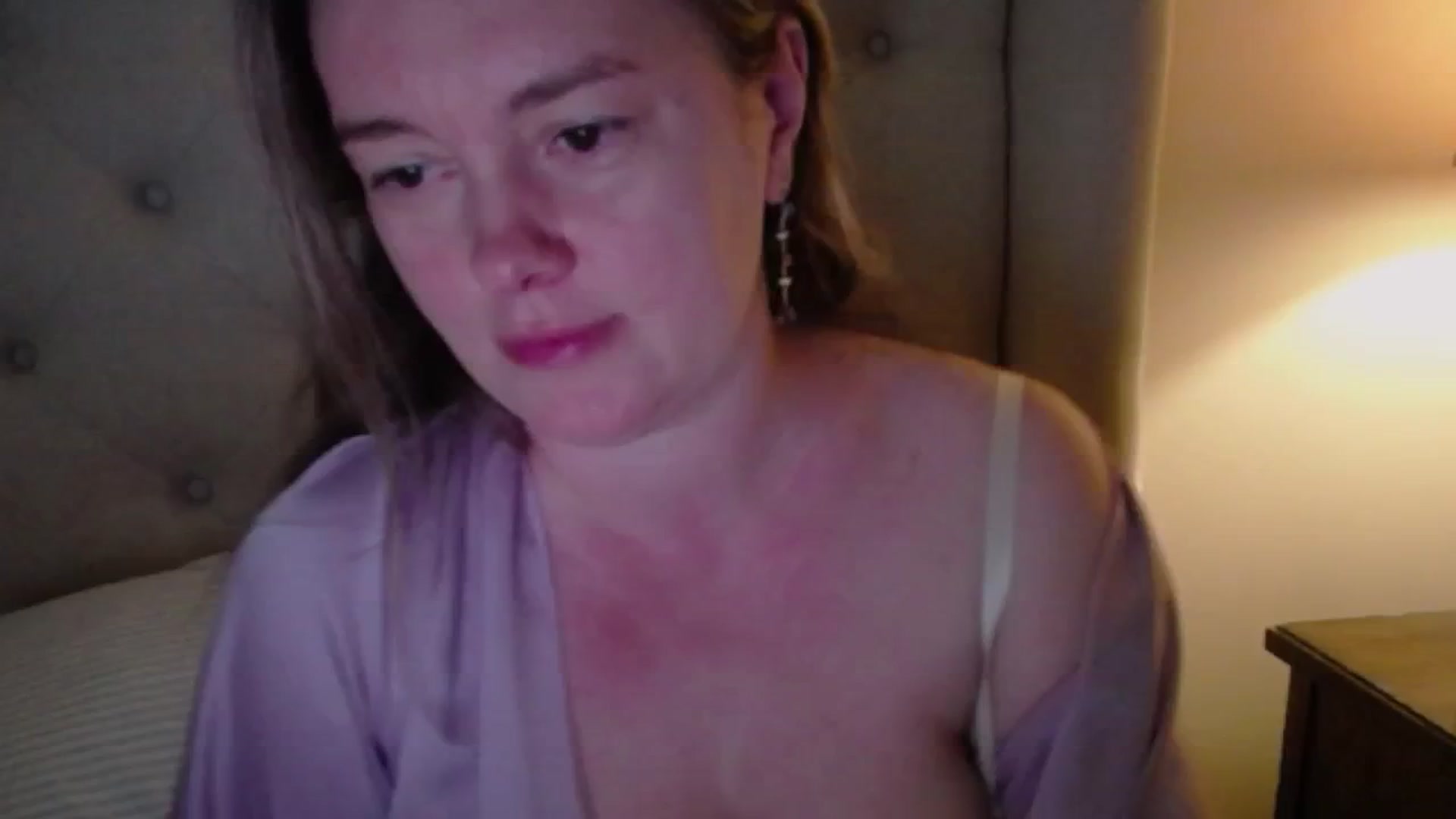 Gallery image thumbnail from J0llye's myfreecams stream on, 05/28/2025, 16:51 image 10 of 20