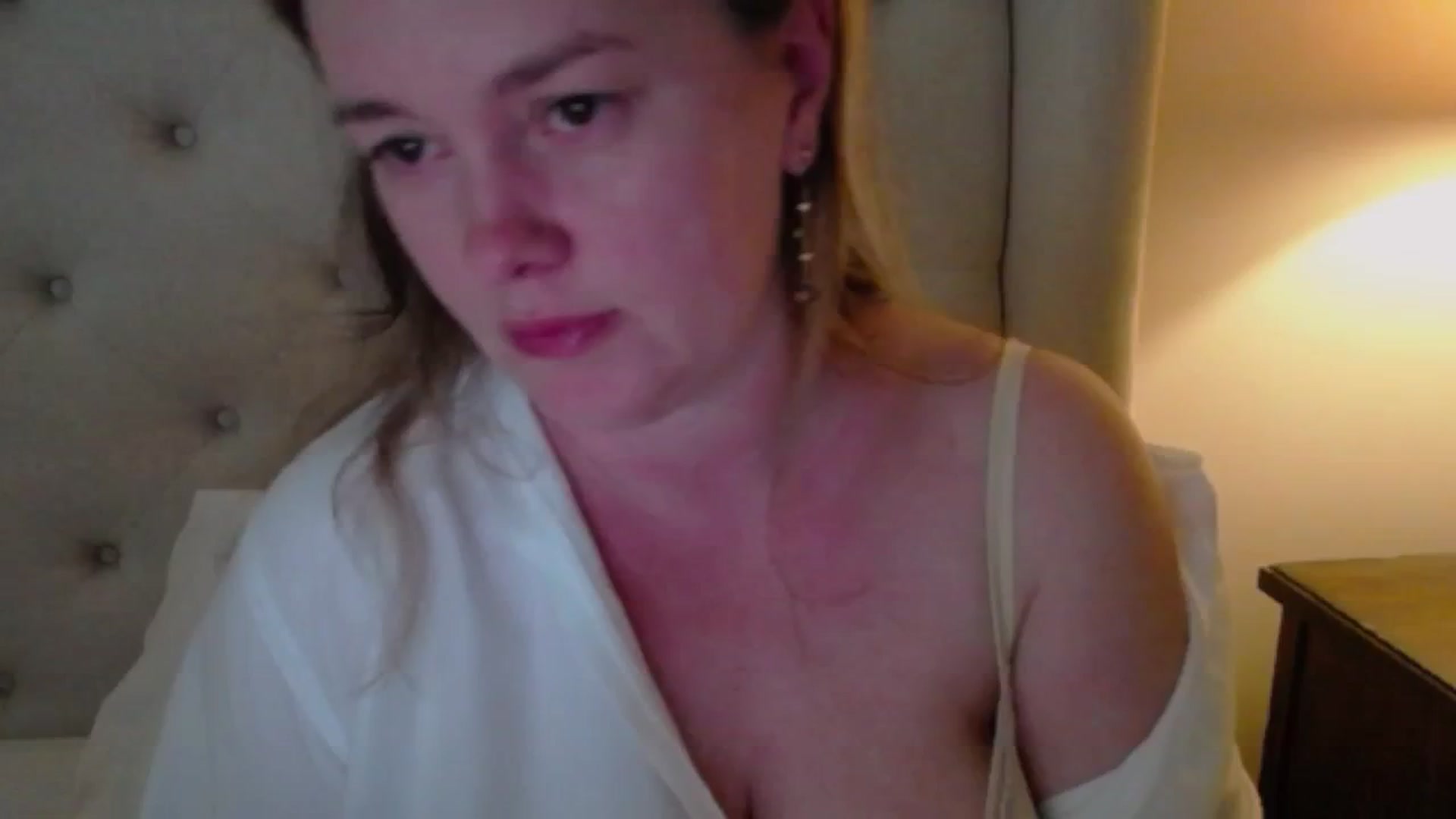 Gallery image thumbnail from J0llye's myfreecams stream on, 05/29/2025, 21:24 image 2 of 20