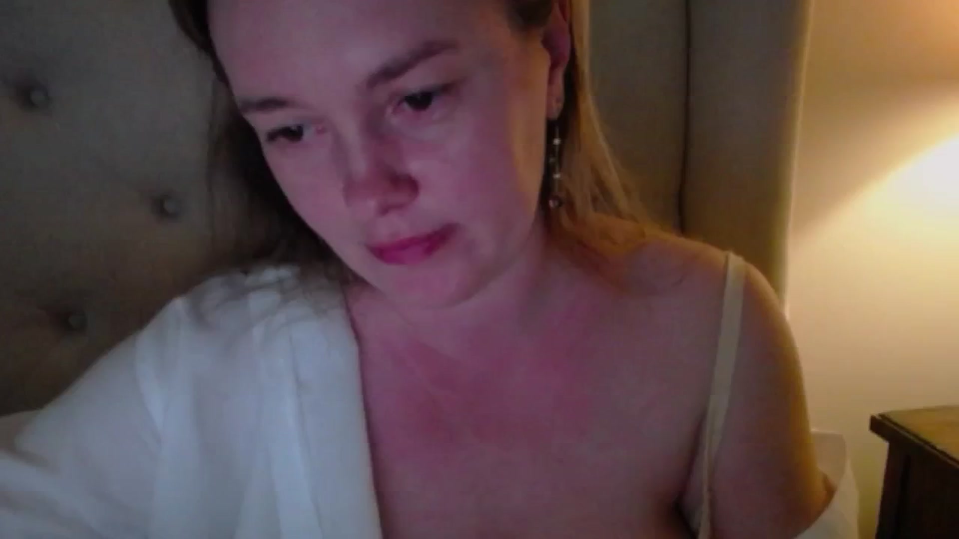 Gallery image thumbnail from J0llye's myfreecams stream on, 05/29/2025, 21:24 image 17 of 20