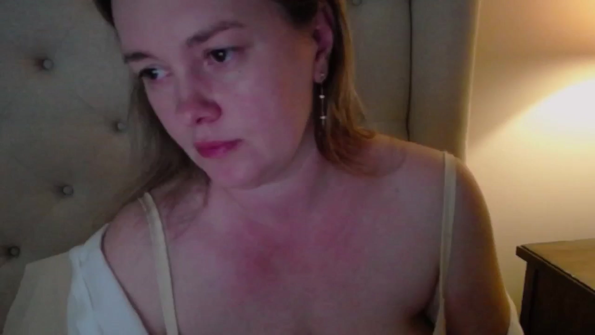 Gallery image thumbnail from J0llye's myfreecams stream on, 05/29/2025, 21:24 image 13 of 20