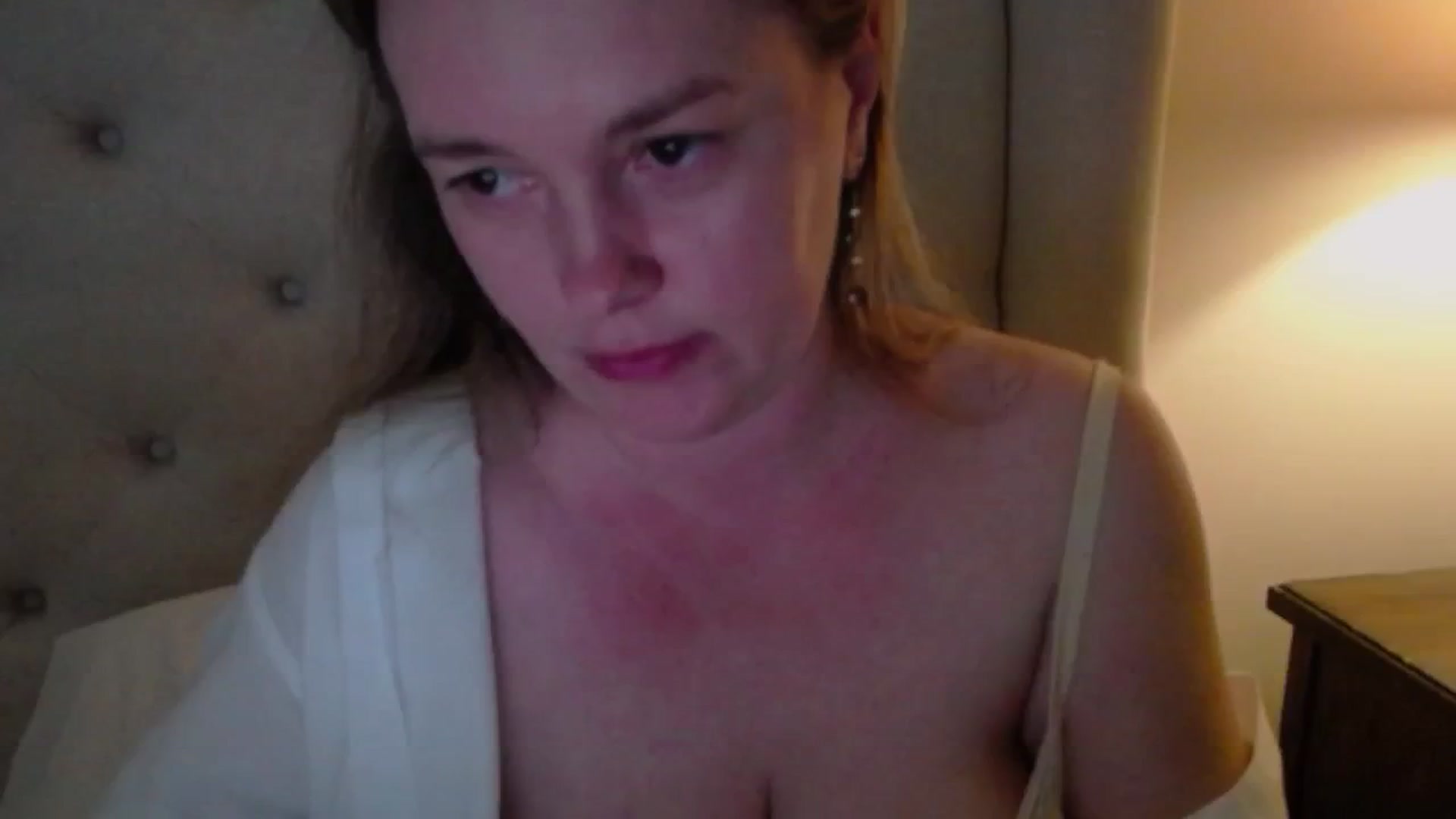 Gallery image thumbnail from J0llye's myfreecams stream on, 05/29/2025, 21:24 image 16 of 20