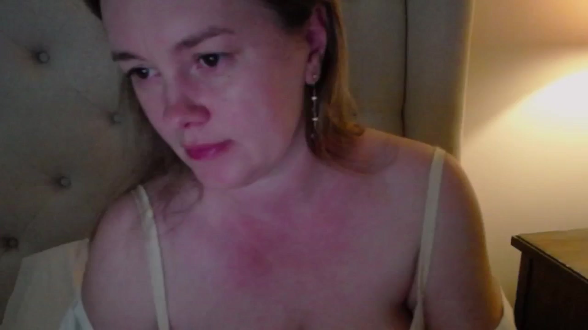Gallery image thumbnail from J0llye's myfreecams stream on, 05/29/2025, 21:24 image 14 of 20