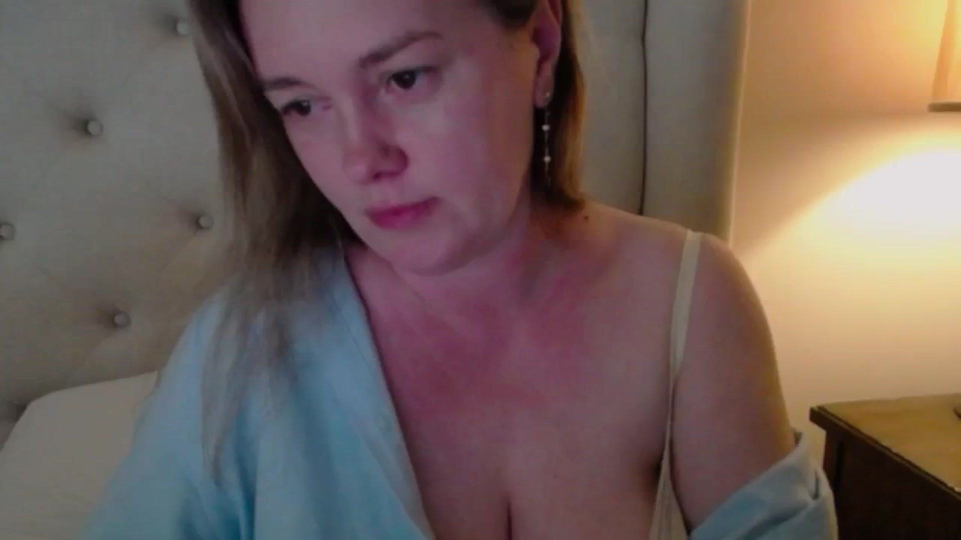 Gallery image thumbnail from J0llye's myfreecams stream on, 05/30/2025, 19:47 image 9 of 20