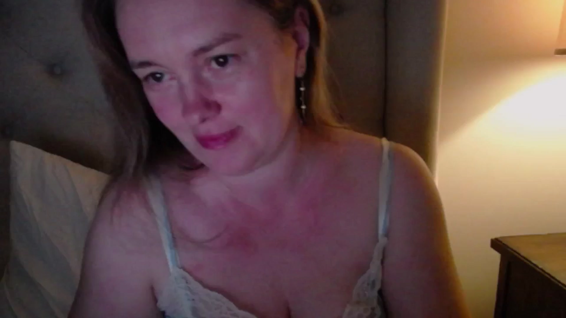 Gallery image thumbnail from J0llye's myfreecams stream on, 06/04/2025, 20:27 image 15 of 20