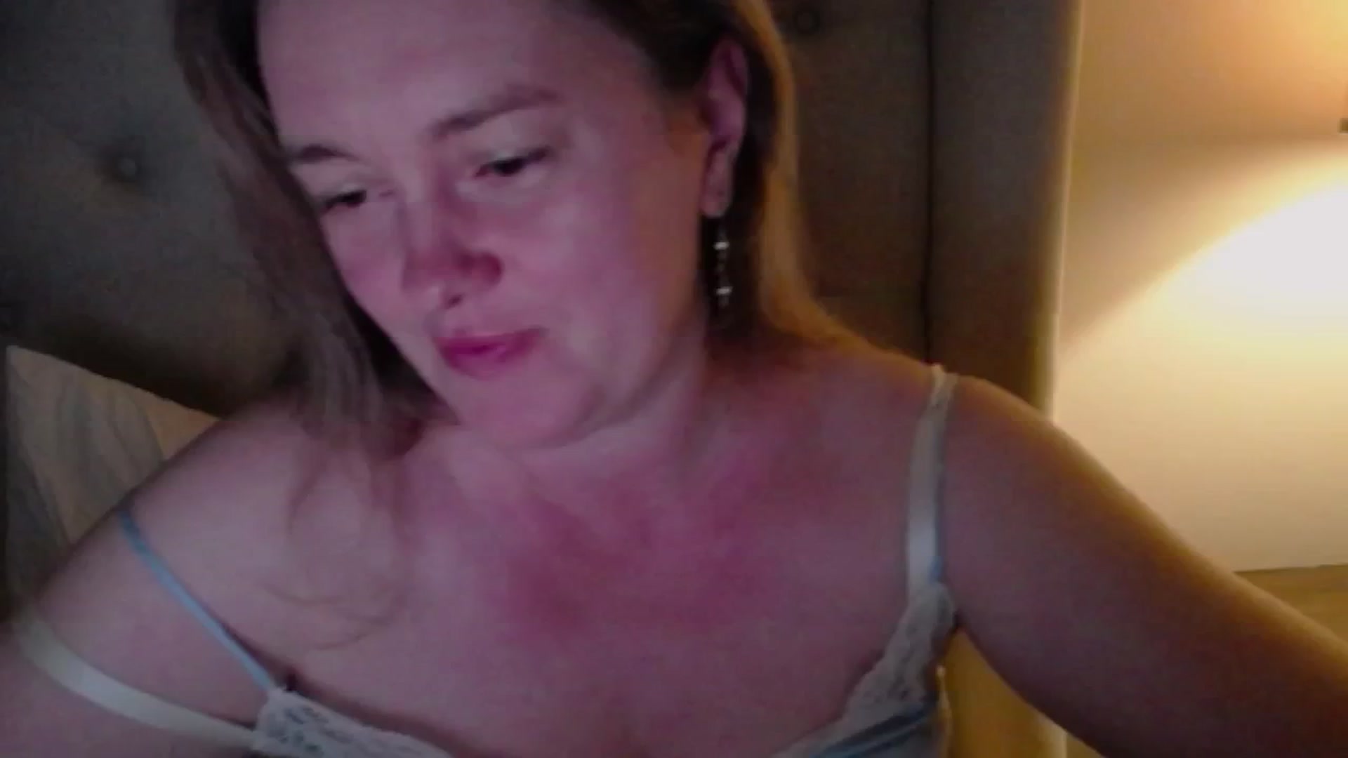 Gallery image thumbnail from J0llye's myfreecams stream on, 06/04/2025, 20:27 image 9 of 20