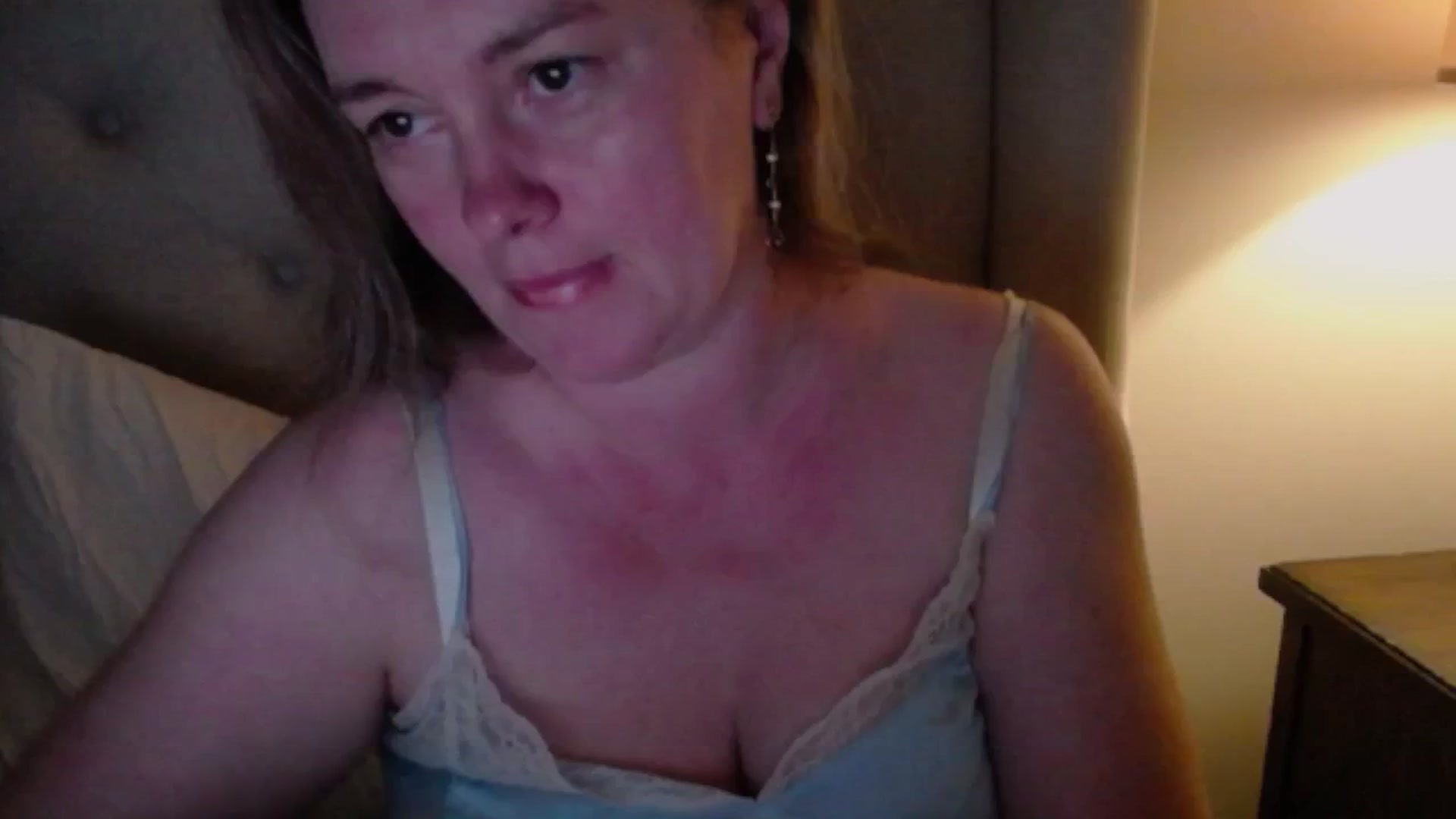 Gallery image thumbnail from J0llye's myfreecams stream on, 06/04/2025, 20:27 image 2 of 20