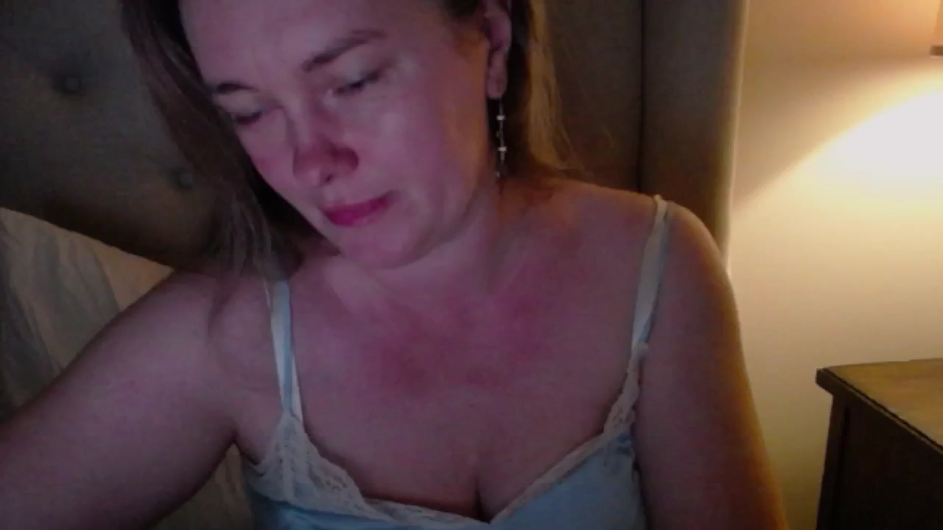 Gallery image thumbnail from J0llye's myfreecams stream on, 06/04/2025, 20:27 image 4 of 20