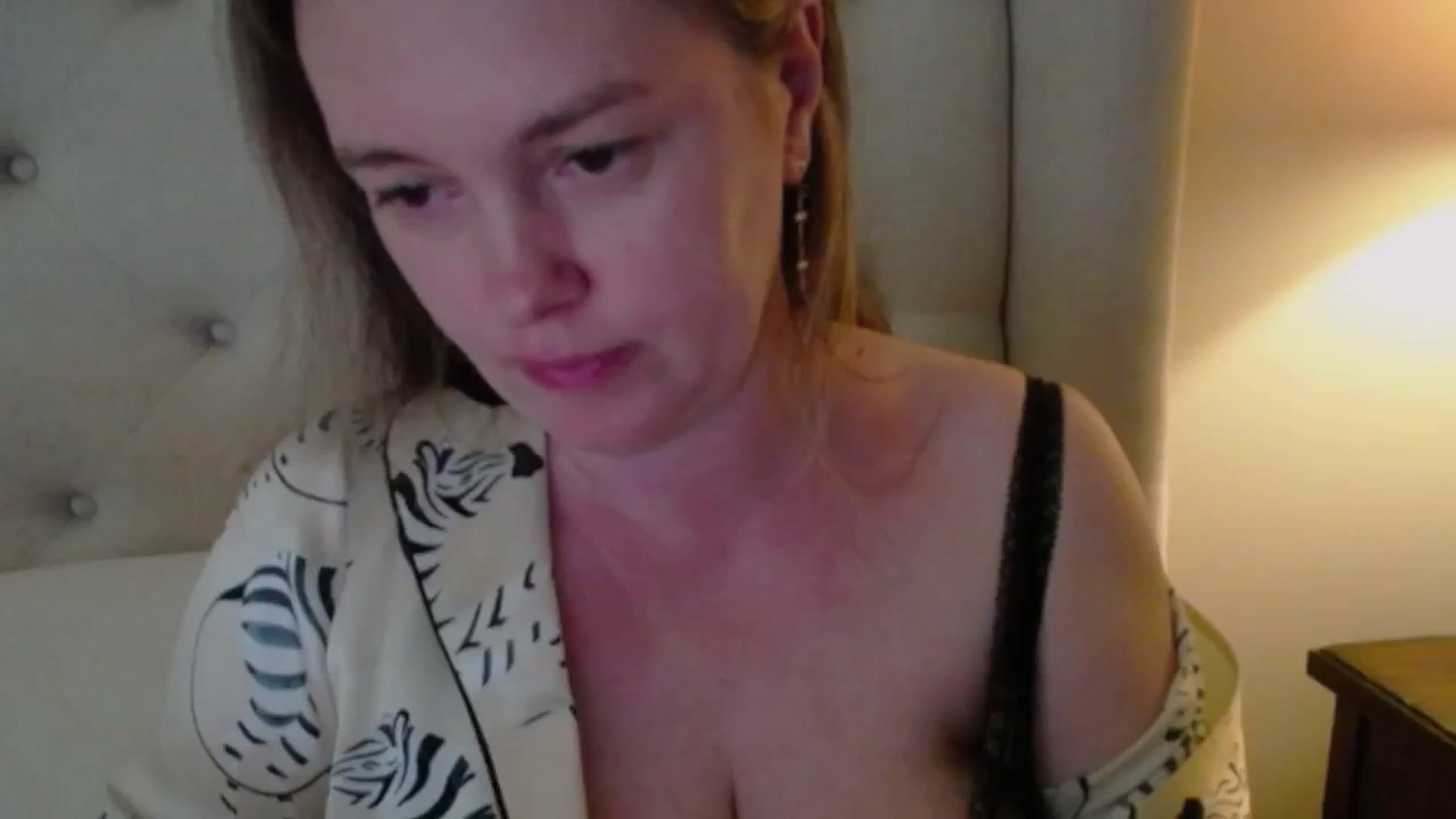 Gallery image thumbnail from J0llye's myfreecams stream on, 06/08/2025, 20:20 image 16 of 20