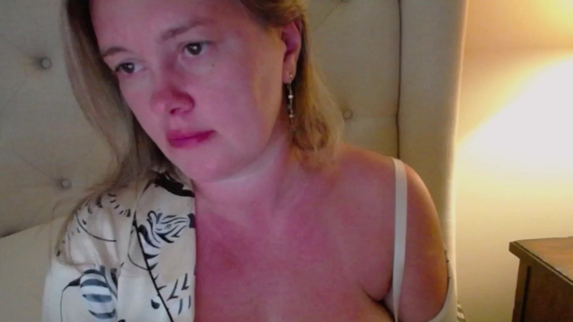 Gallery image thumbnail from J0llye's myfreecams stream on, 06/20/2025, 21:05 image 12 of 20
