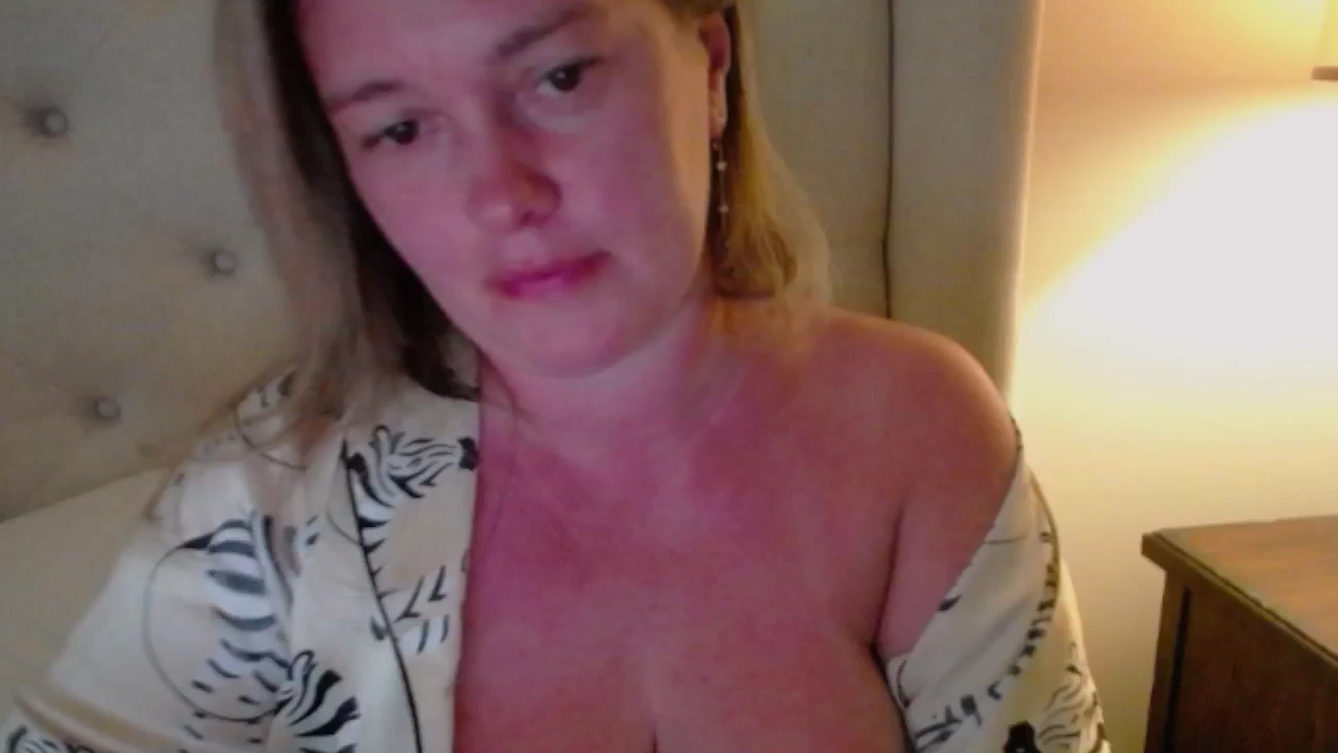 Gallery image thumbnail from J0llye's myfreecams stream on, 06/20/2025, 21:05 image 19 of 20