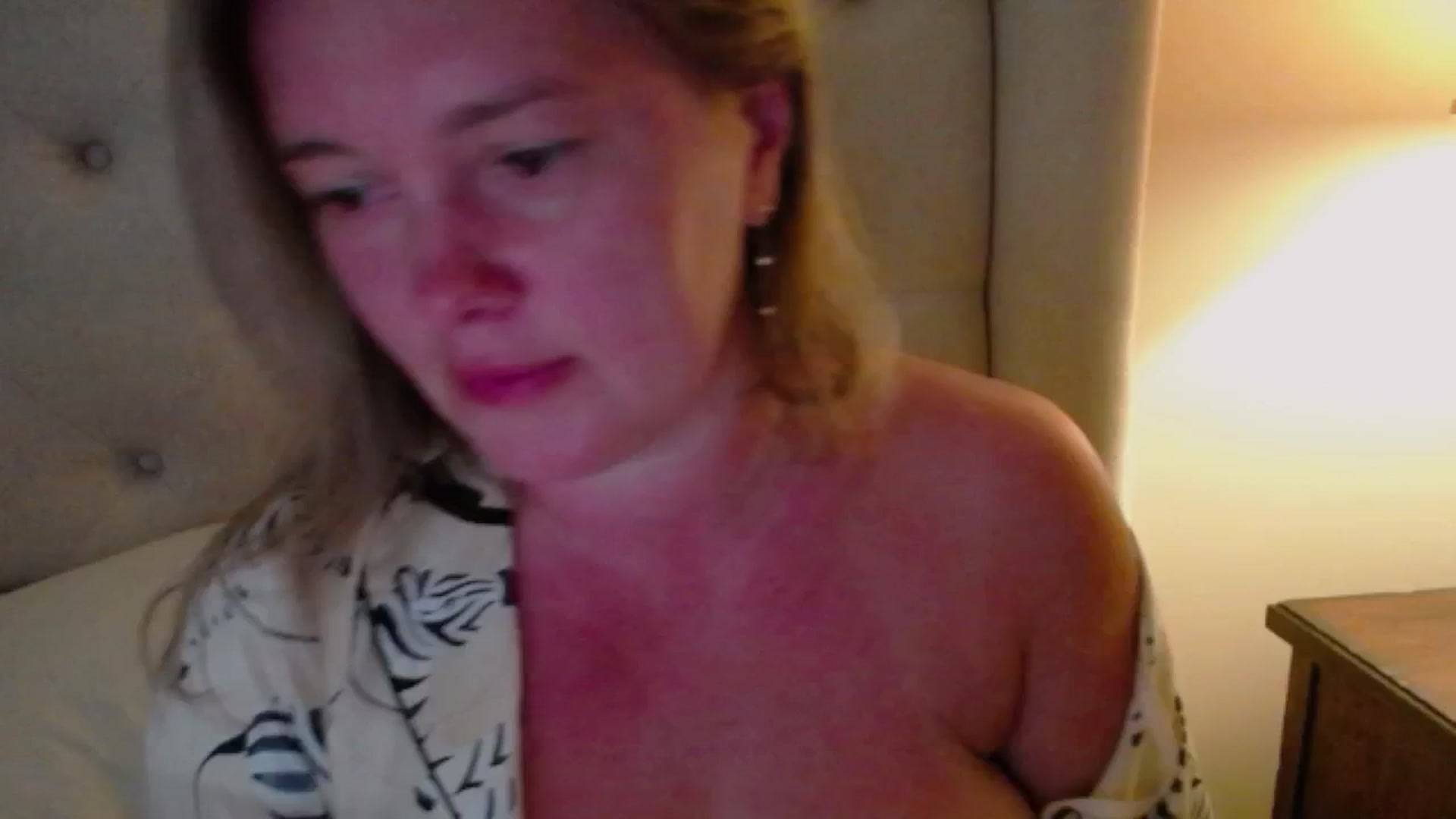 Gallery image thumbnail from J0llye's myfreecams stream on, 06/20/2025, 21:05 image 17 of 20