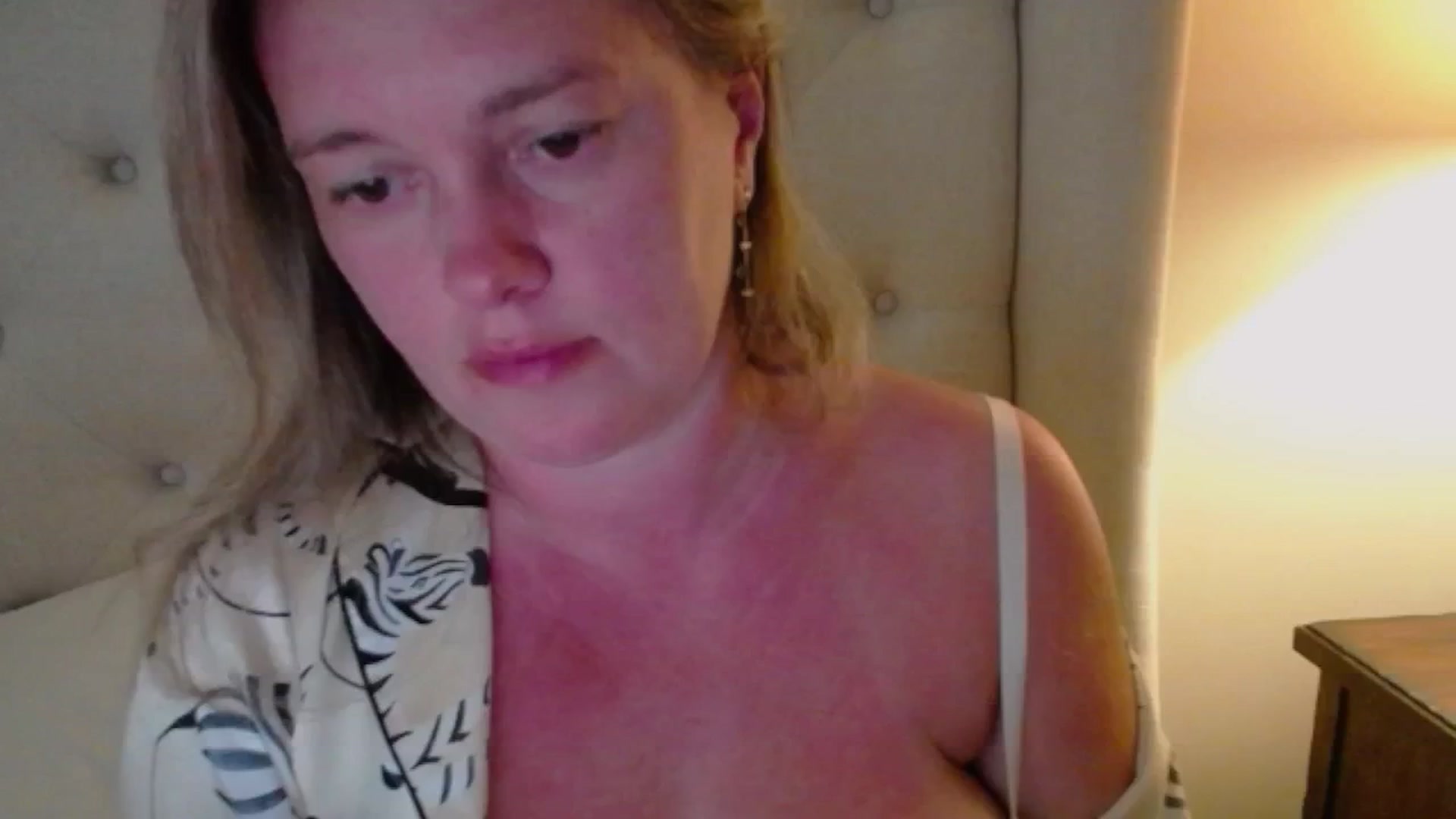 Gallery image thumbnail from J0llye's myfreecams stream on, 06/20/2025, 21:05 image 11 of 20