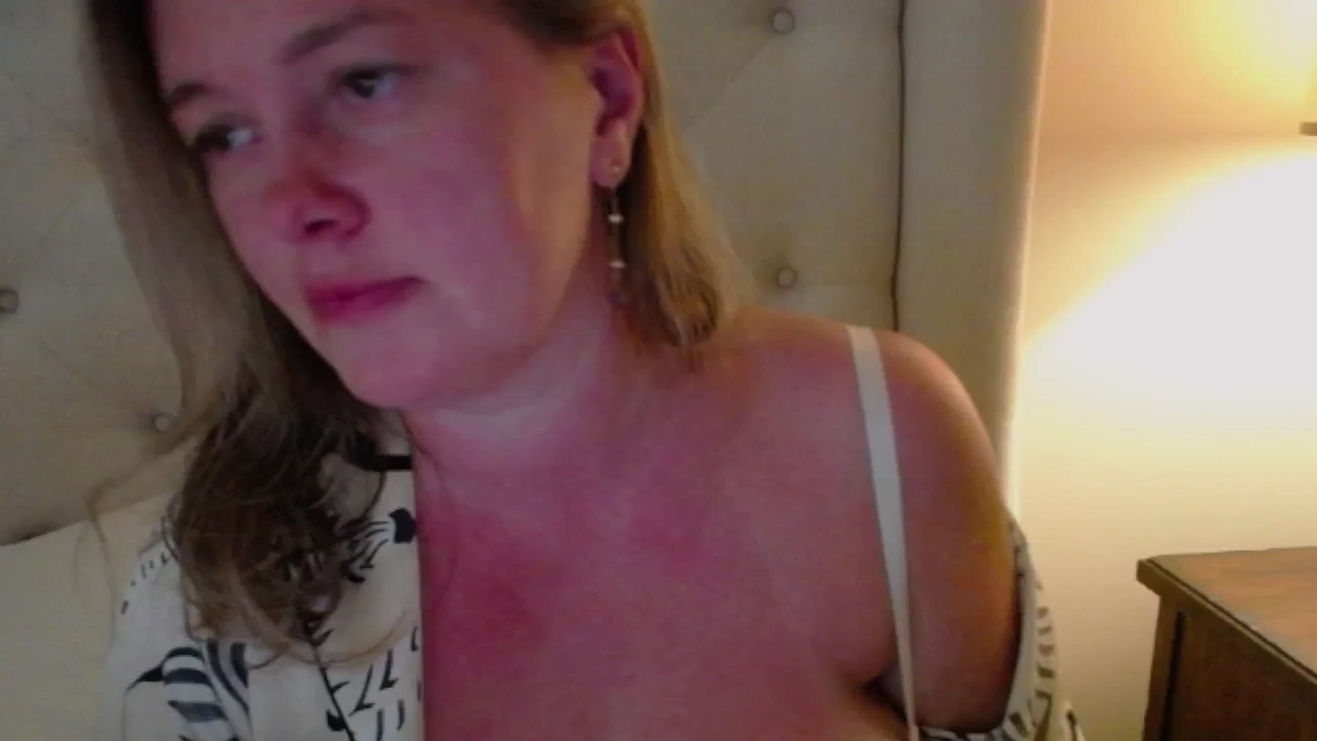 Gallery image thumbnail from J0llye's myfreecams stream on, 06/20/2025, 21:05 image 5 of 20