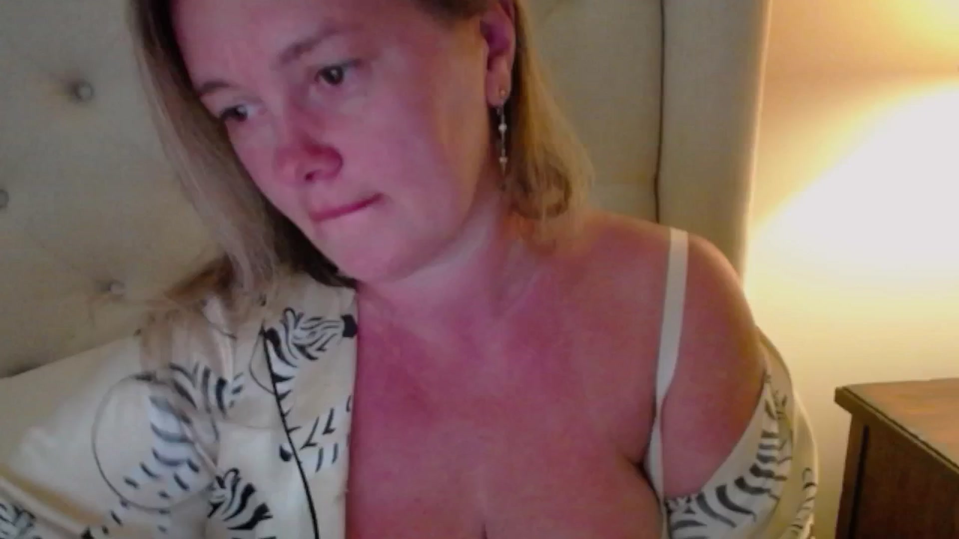 Gallery image thumbnail from J0llye's myfreecams stream on, 06/20/2025, 21:05 image 10 of 20