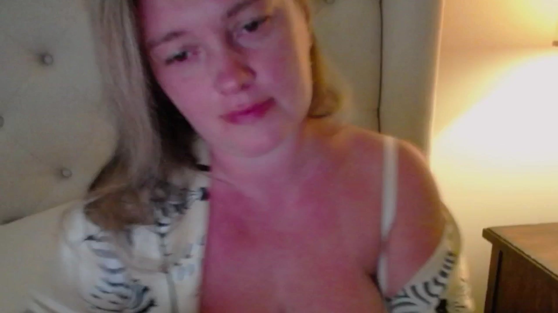 Gallery image thumbnail from J0llye's myfreecams stream on, 06/20/2025, 21:05 image 6 of 20