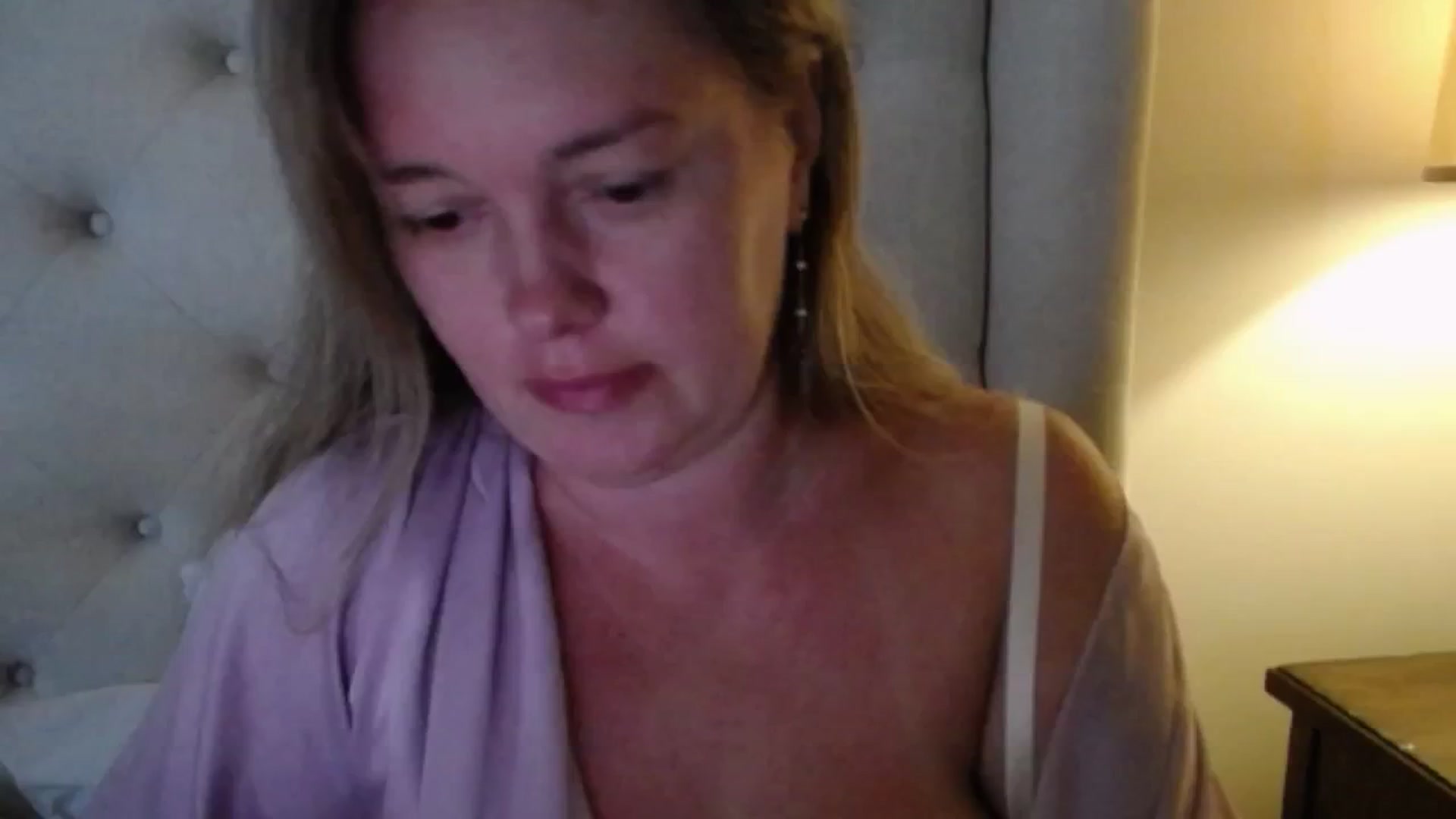 Gallery image thumbnail from J0llye's myfreecams stream on, 06/23/2025, 20:36 image 12 of 20