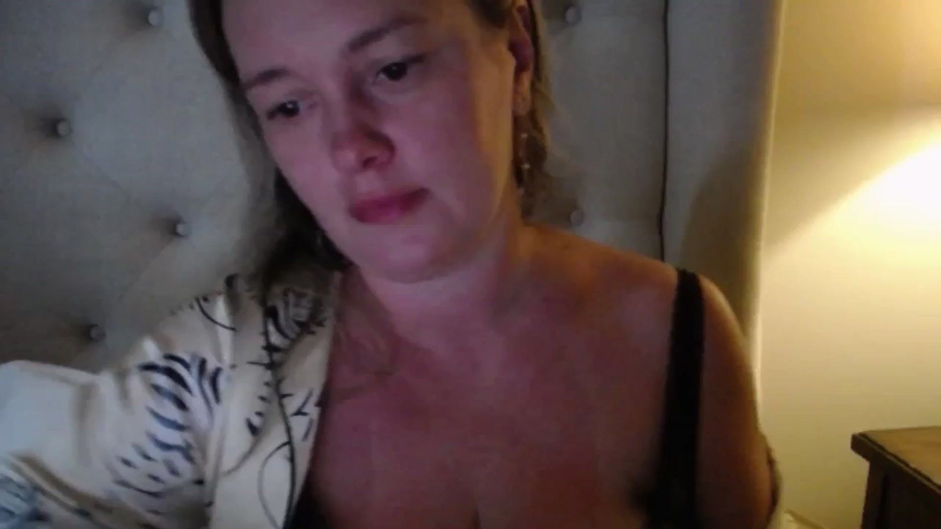 Gallery image thumbnail from J0llye's myfreecams stream on, 06/24/2025, 20:28 image 18 of 20