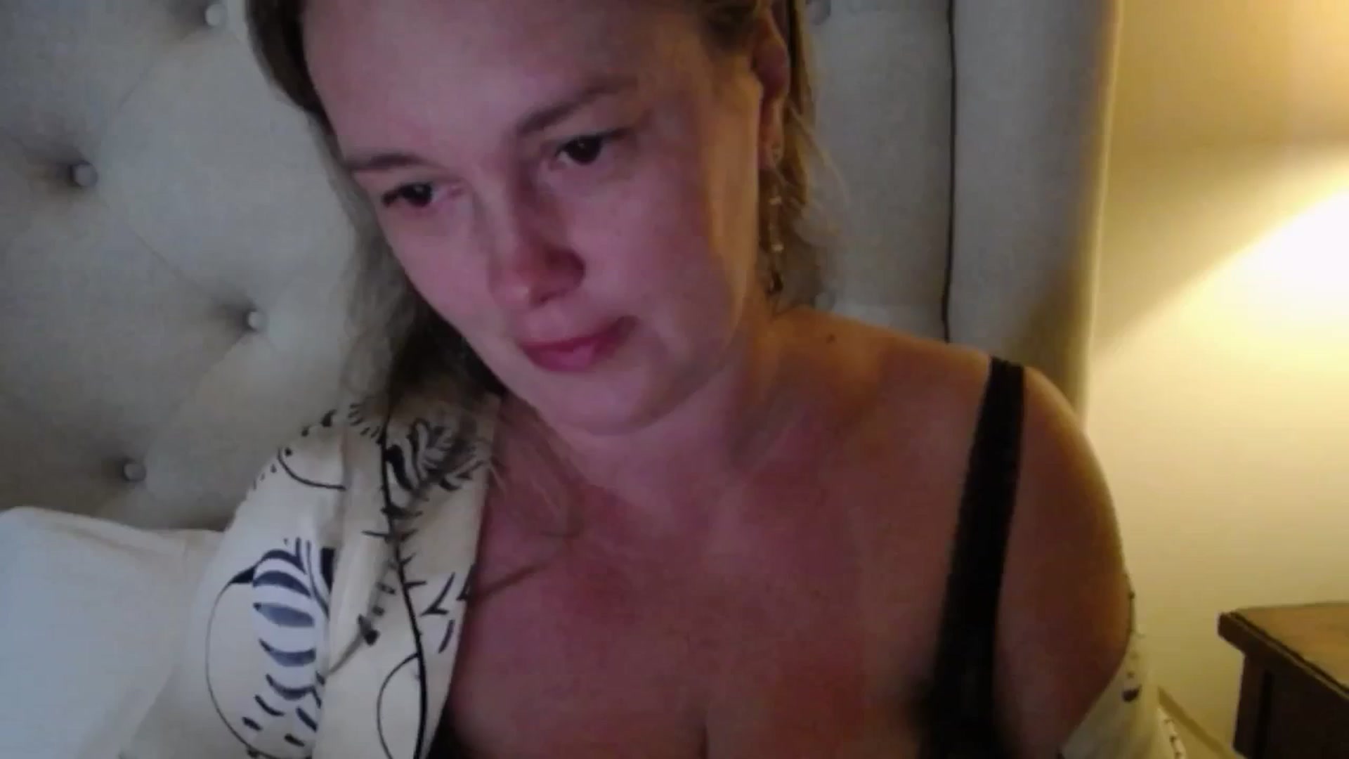 Gallery image thumbnail from J0llye's myfreecams stream on, 06/24/2025, 20:28 image 15 of 20