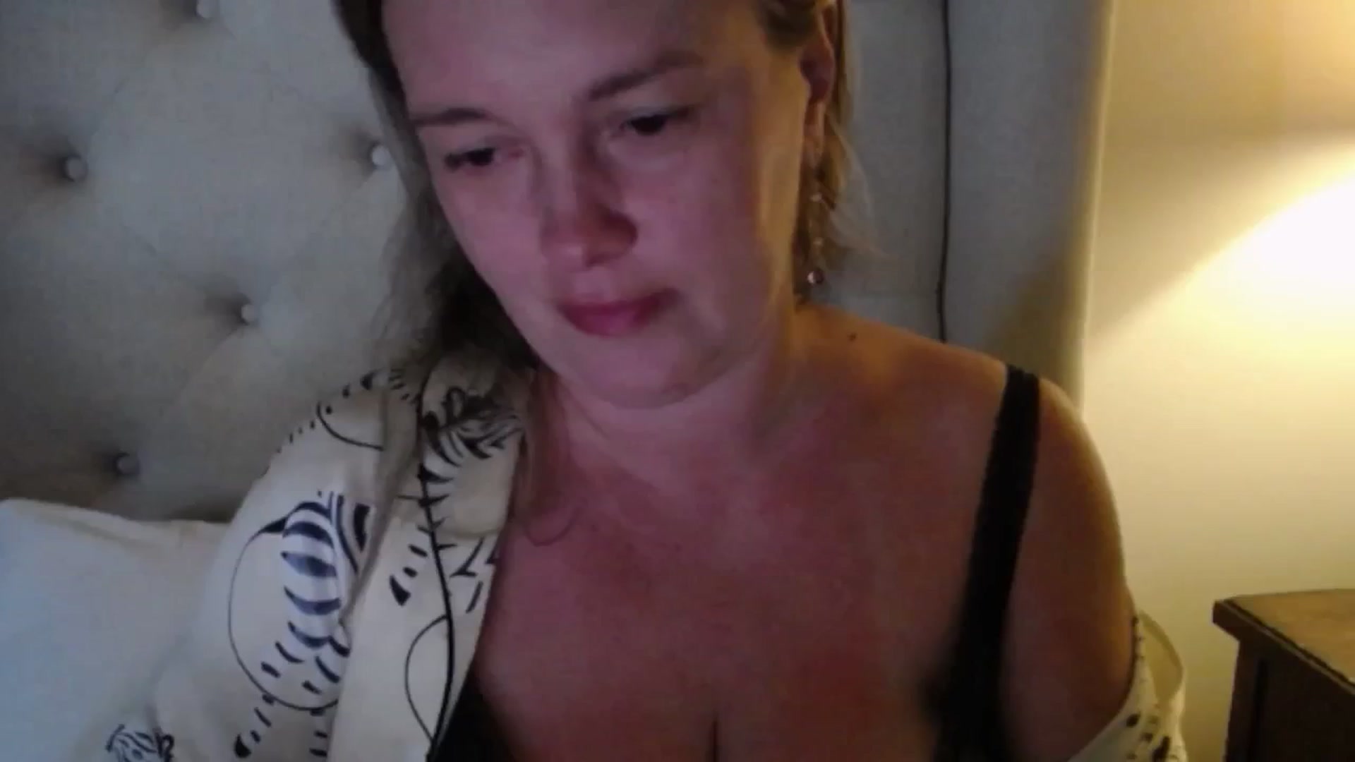 Gallery image thumbnail from J0llye's myfreecams stream on, 06/24/2025, 20:28 image 9 of 20
