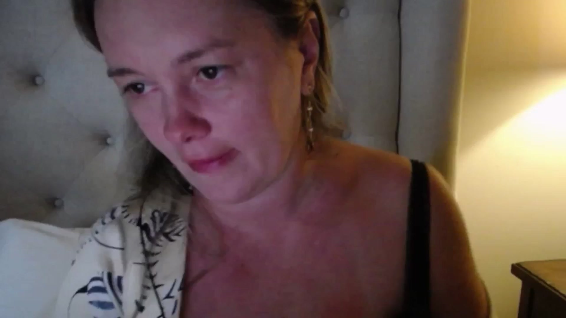 Gallery image thumbnail from J0llye's myfreecams stream on, 06/24/2025, 20:28 image 17 of 20