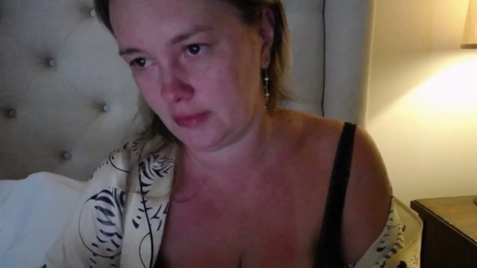 Gallery image thumbnail from J0llye's myfreecams stream on, 06/24/2025, 20:28 image 5 of 20