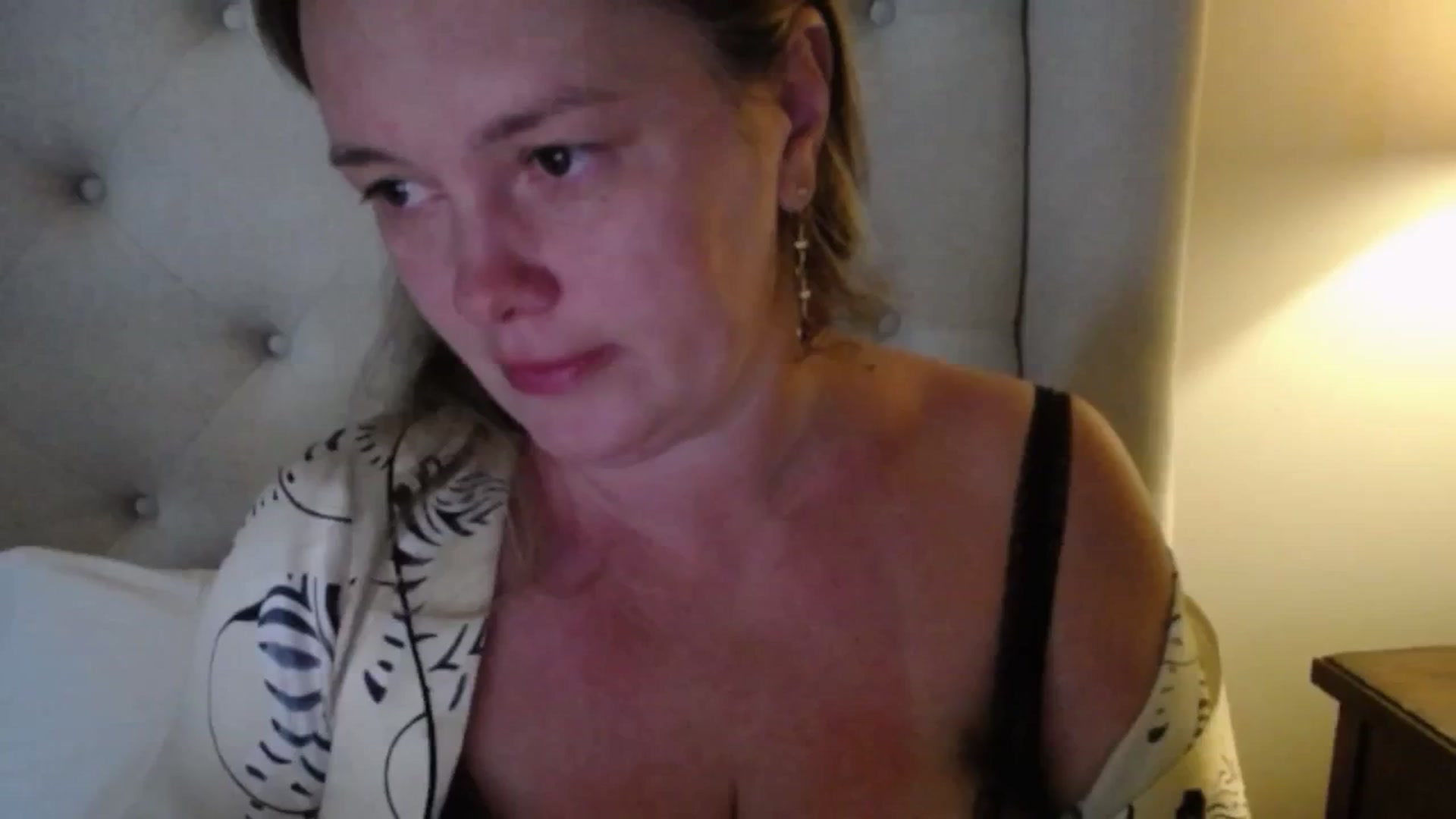 Gallery image thumbnail from J0llye's myfreecams stream on, 06/24/2025, 20:28 image 12 of 20