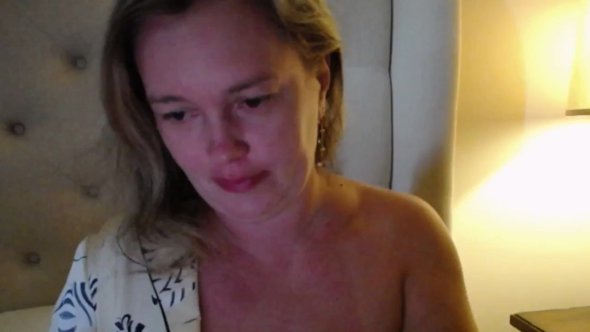 Gallery image thumbnail from J0llye's myfreecams stream on, 06/25/2025, 20:33 image 12 of 20