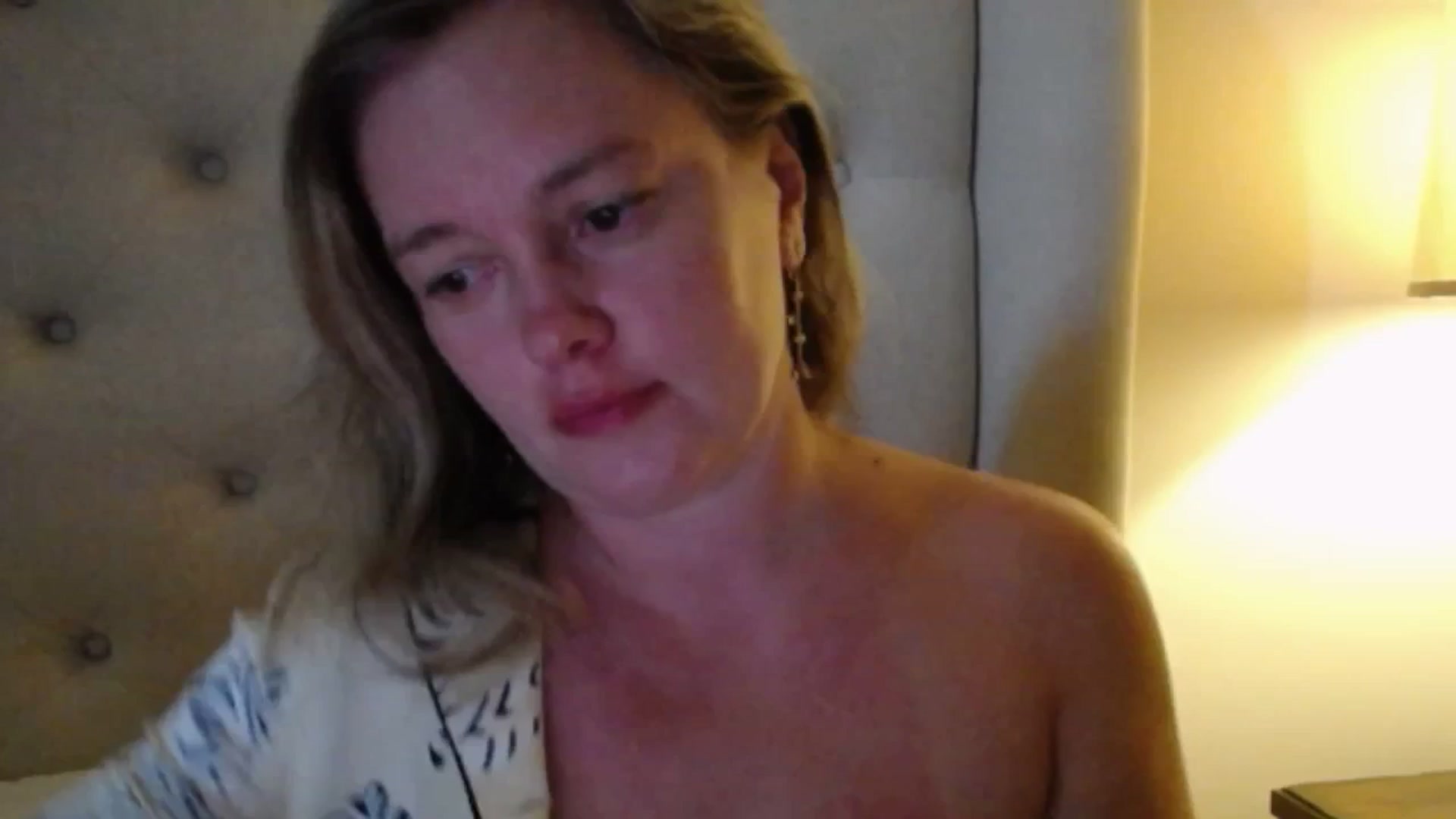 Gallery image thumbnail from J0llye's myfreecams stream on, 06/25/2025, 20:33 image 14 of 20