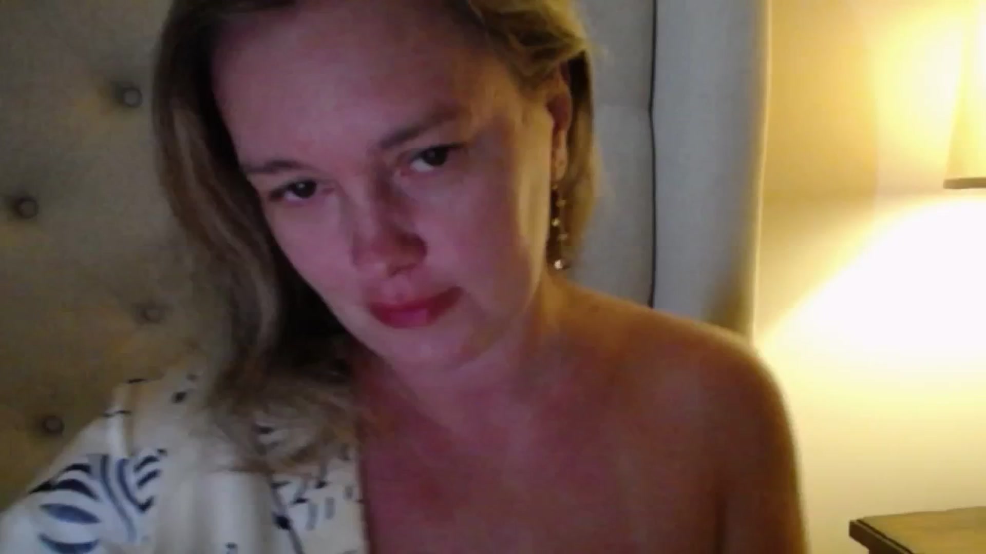 Gallery image thumbnail from J0llye's myfreecams stream on, 06/25/2025, 20:33 image 11 of 20