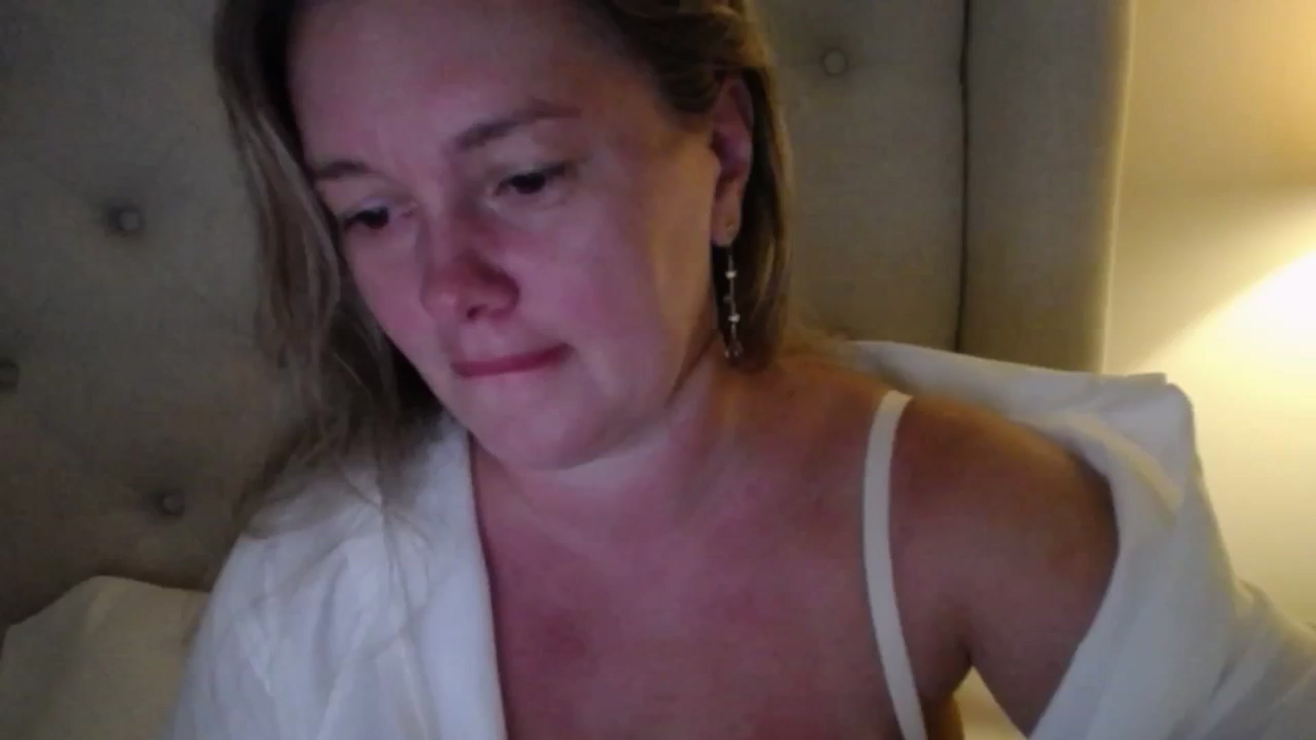Gallery image thumbnail from J0llye's myfreecams stream on, 06/26/2025, 20:31 image 5 of 20