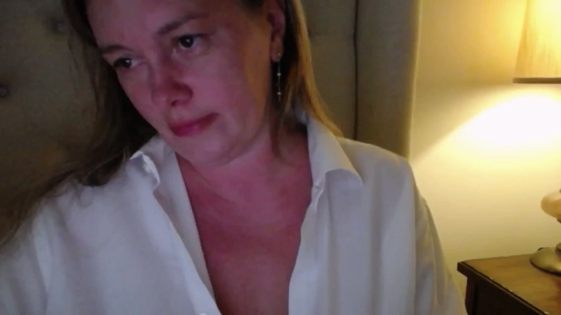 Gallery image thumbnail from J0llye's myfreecams stream on, 06/26/2025, 20:31 image 19 of 20