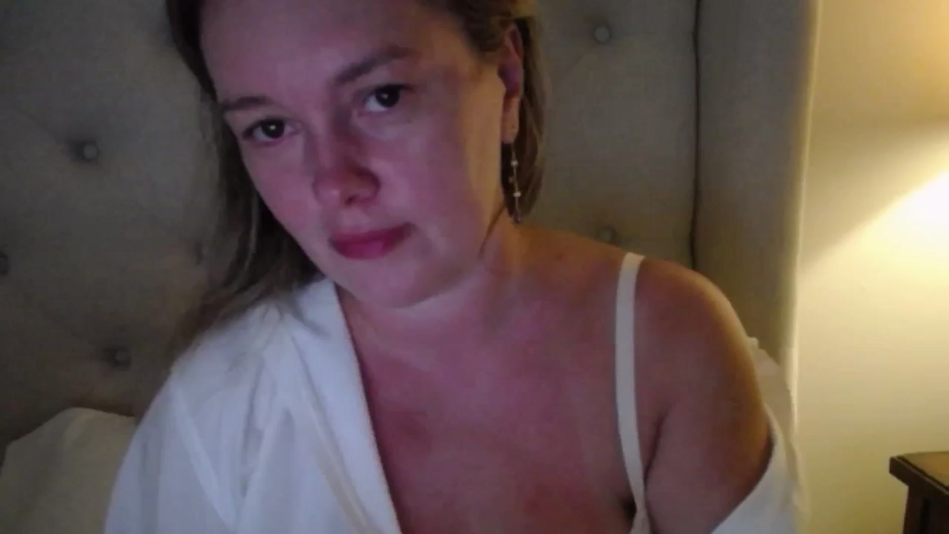 Gallery image thumbnail from J0llye's myfreecams stream on, 06/26/2025, 20:31 image 1 of 20