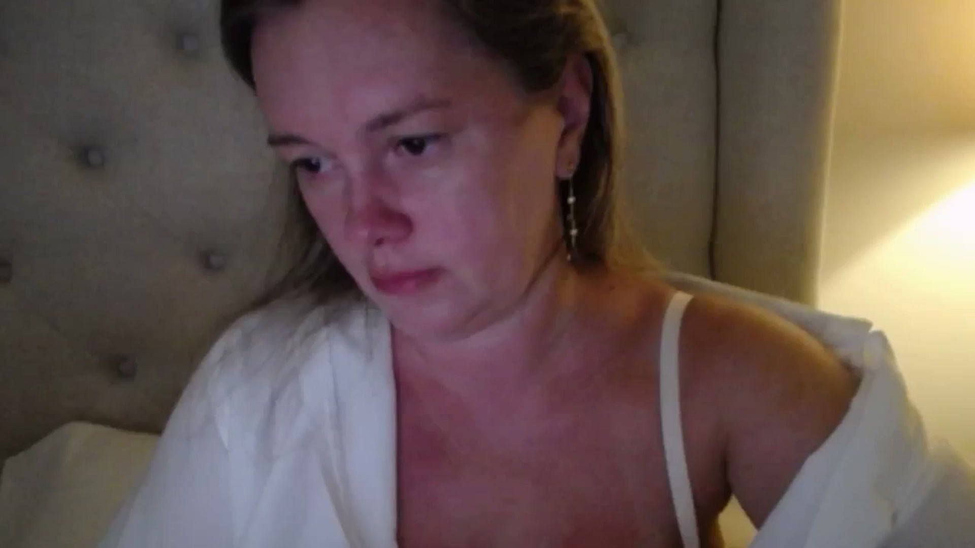 Gallery image thumbnail from J0llye's myfreecams stream on, 06/26/2025, 20:31 image 8 of 20