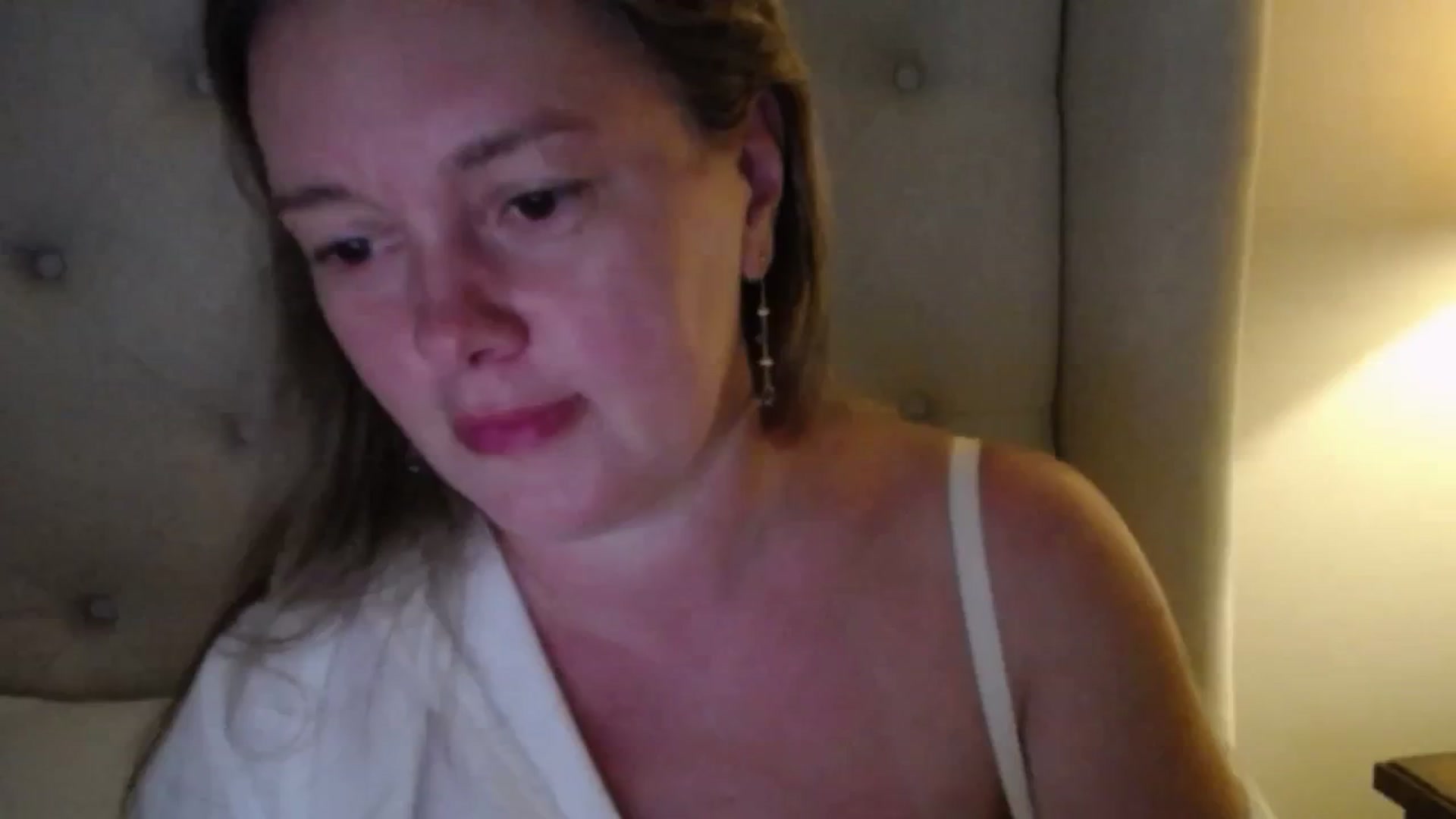 Gallery image thumbnail from J0llye's myfreecams stream on, 06/26/2025, 20:31 image 10 of 20