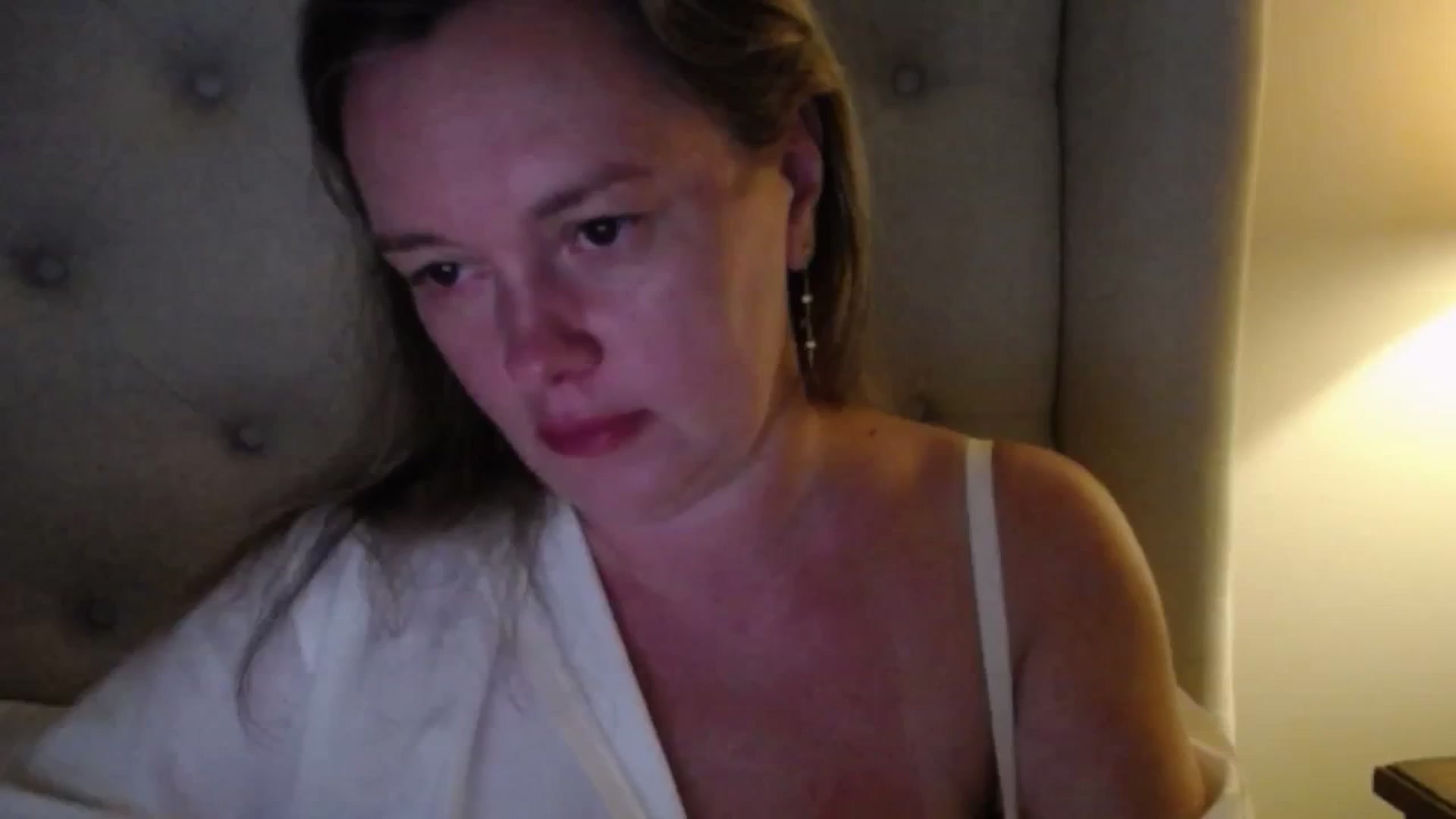 Gallery image thumbnail from J0llye's myfreecams stream on, 06/26/2025, 20:31 image 9 of 20
